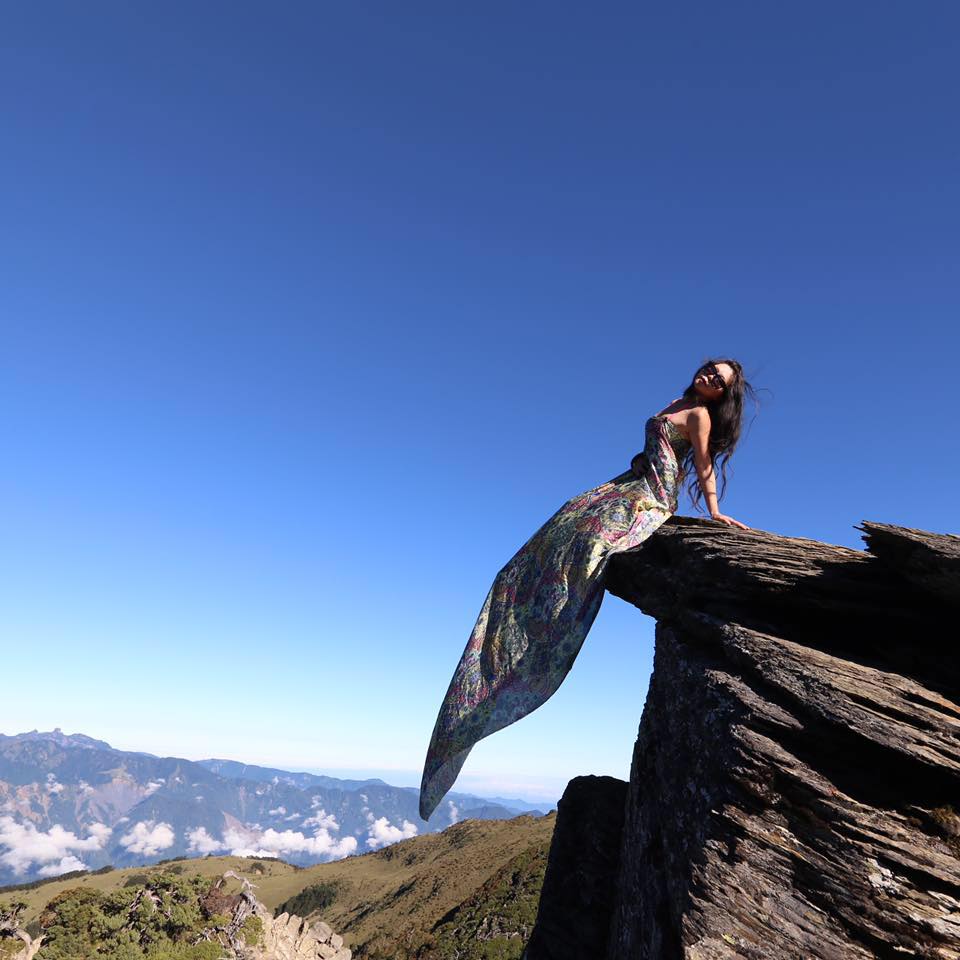 FOTO | O tânără din Taiwan cunoscută drept "Alpinista în bikini" a fost găsită înghețată pe munte după ce a căzut de la înălțime
