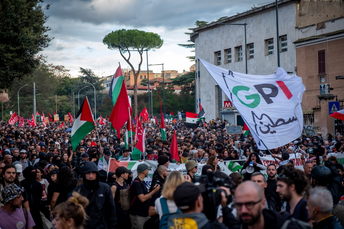 Violențe între poliție și protestatari palestinieni la Roma în pragul marcării unui an de la atacul comis de Hamas | VIDEO