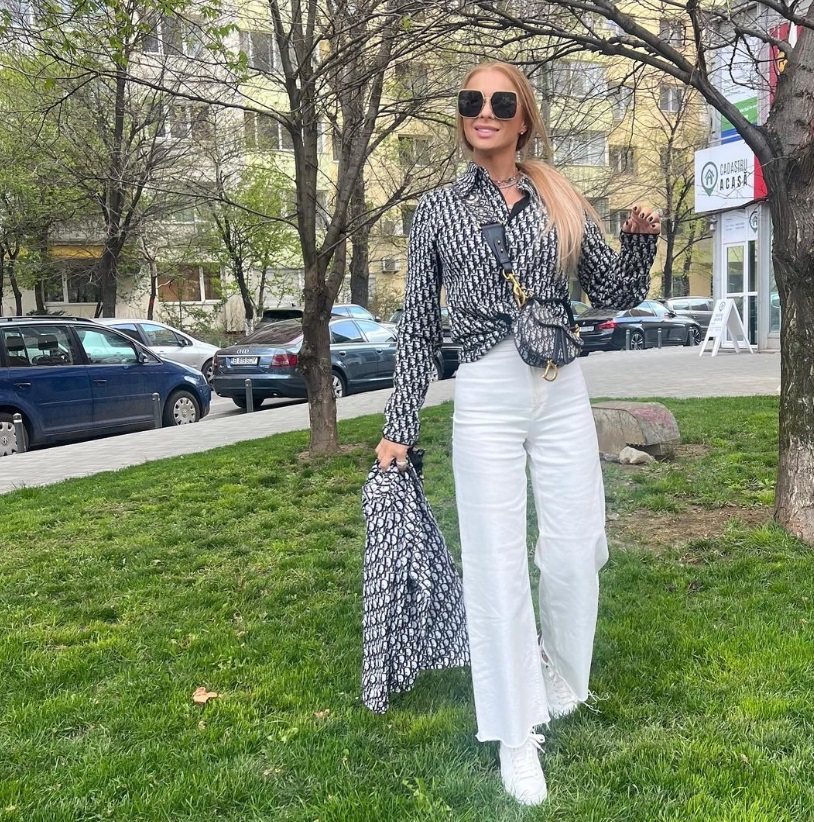 Anamaria Prodan, criticată aspru de o fostă jurnalistă, după ce s-a lăudat cât e de „slabă și frumoasă” la 50 de ani: „Ce poate fi mai trist?”