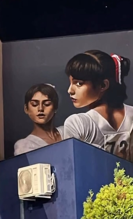 Reacția Nadiei Comăneci după ce a văzut pictura murală cu ea de la Onești: „Este o mare onoare”. A fost realizată pentru o aniversare importantă