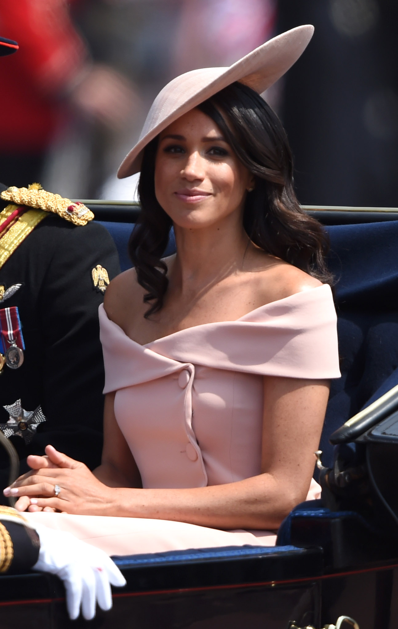 Cât a cheluit Meghan Markle pe ținutele ei de când a devenit ducesă. Suma este uriașă