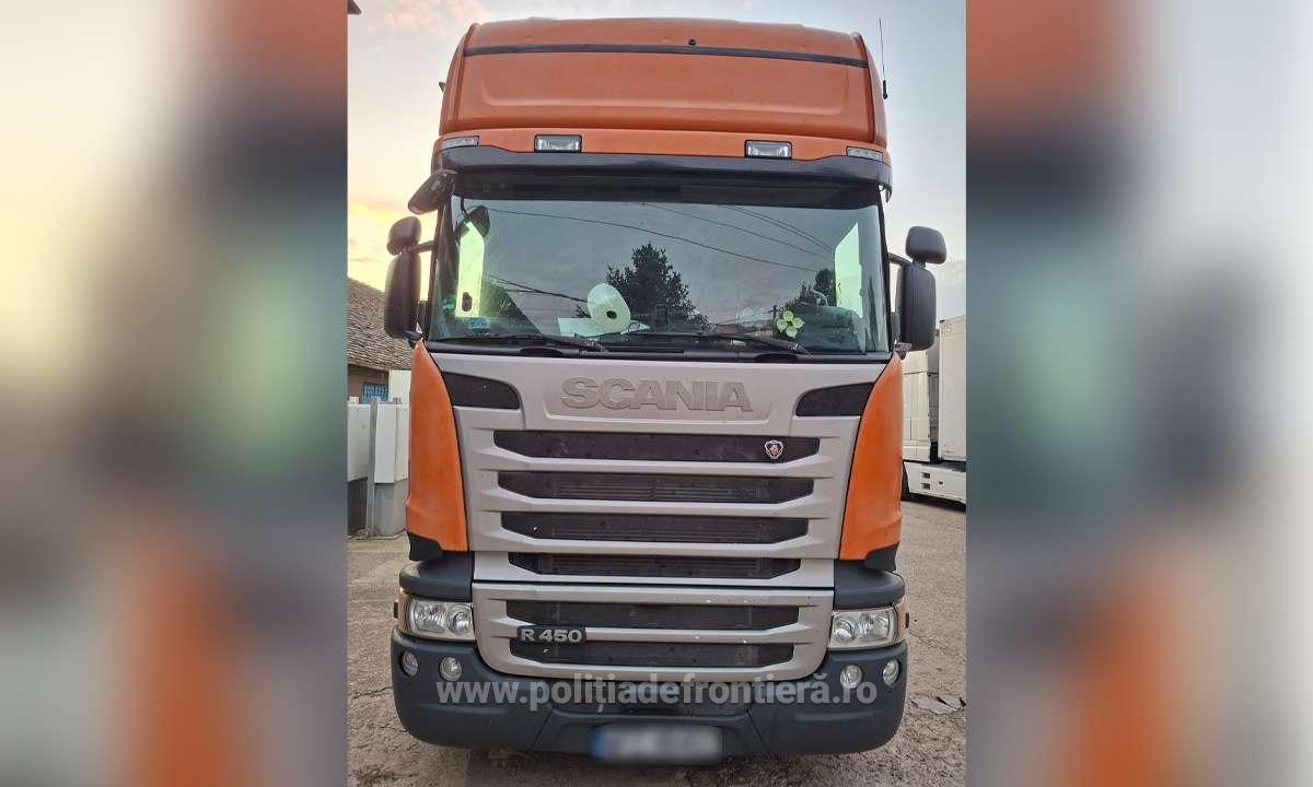 Doi șoferi de TIR din Polonia au rămas fără camioane, dar și fără marfa de 16.000.000 de lei după ce polițiștii de la Calafat au rupt sigiliile