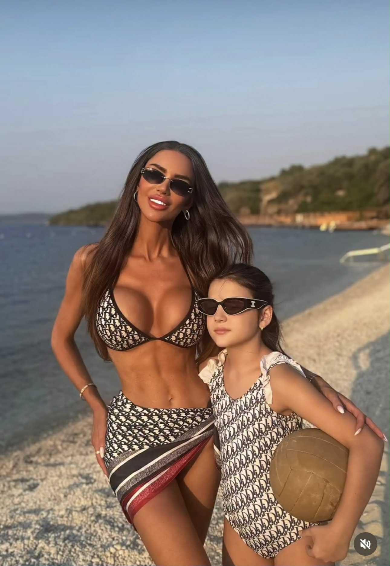 Cum a apărut Victor Slav alături de fiica lui. Nu a participat la petrecerea organizată de Bianca Drăgușanu pentru Sofia