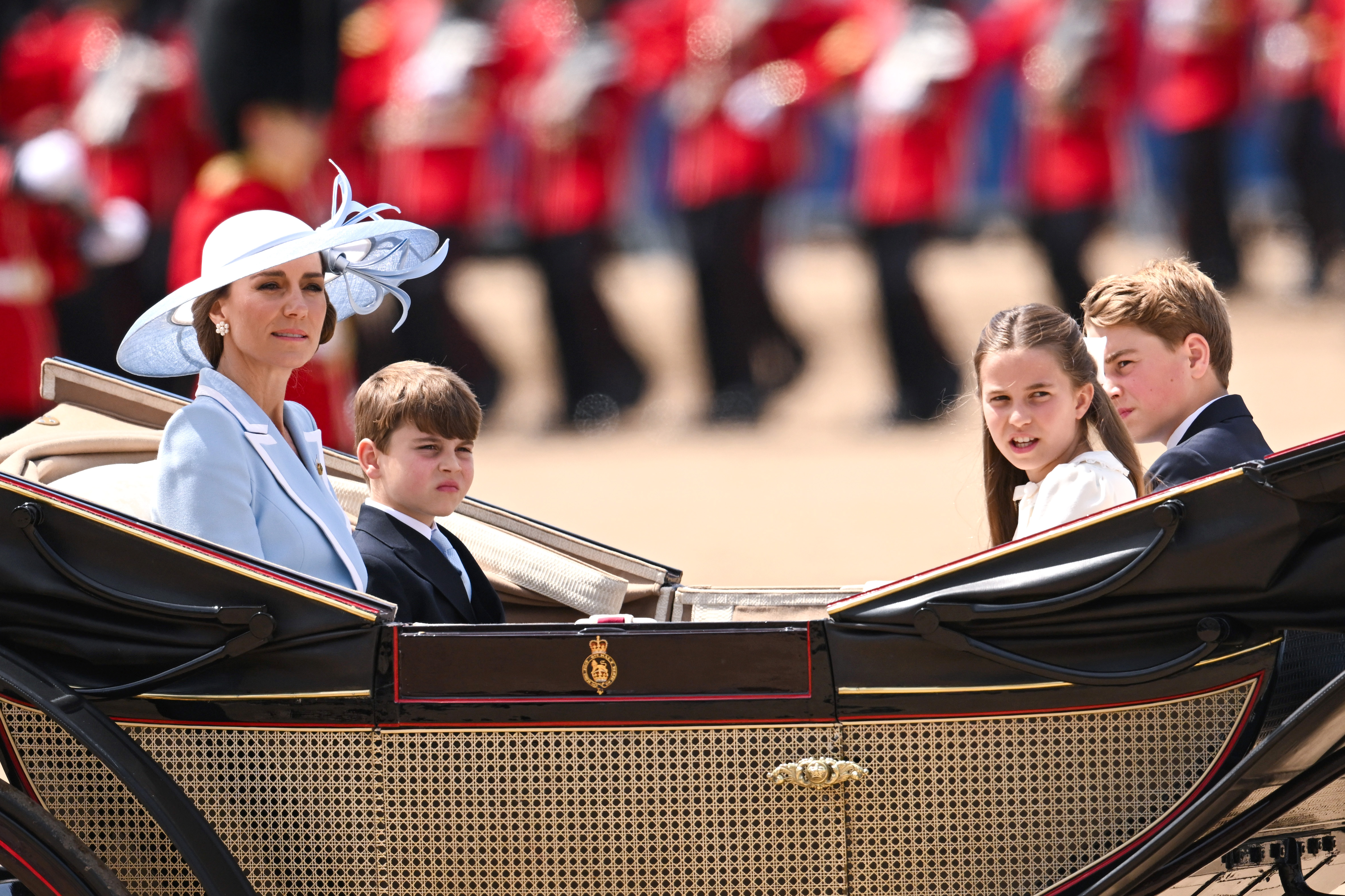 Micul rebel al familiei regale, din nou în centrul atenției! Gestul făcut de prințul Louis la parada militară dedicată regelui Charles al III-lea