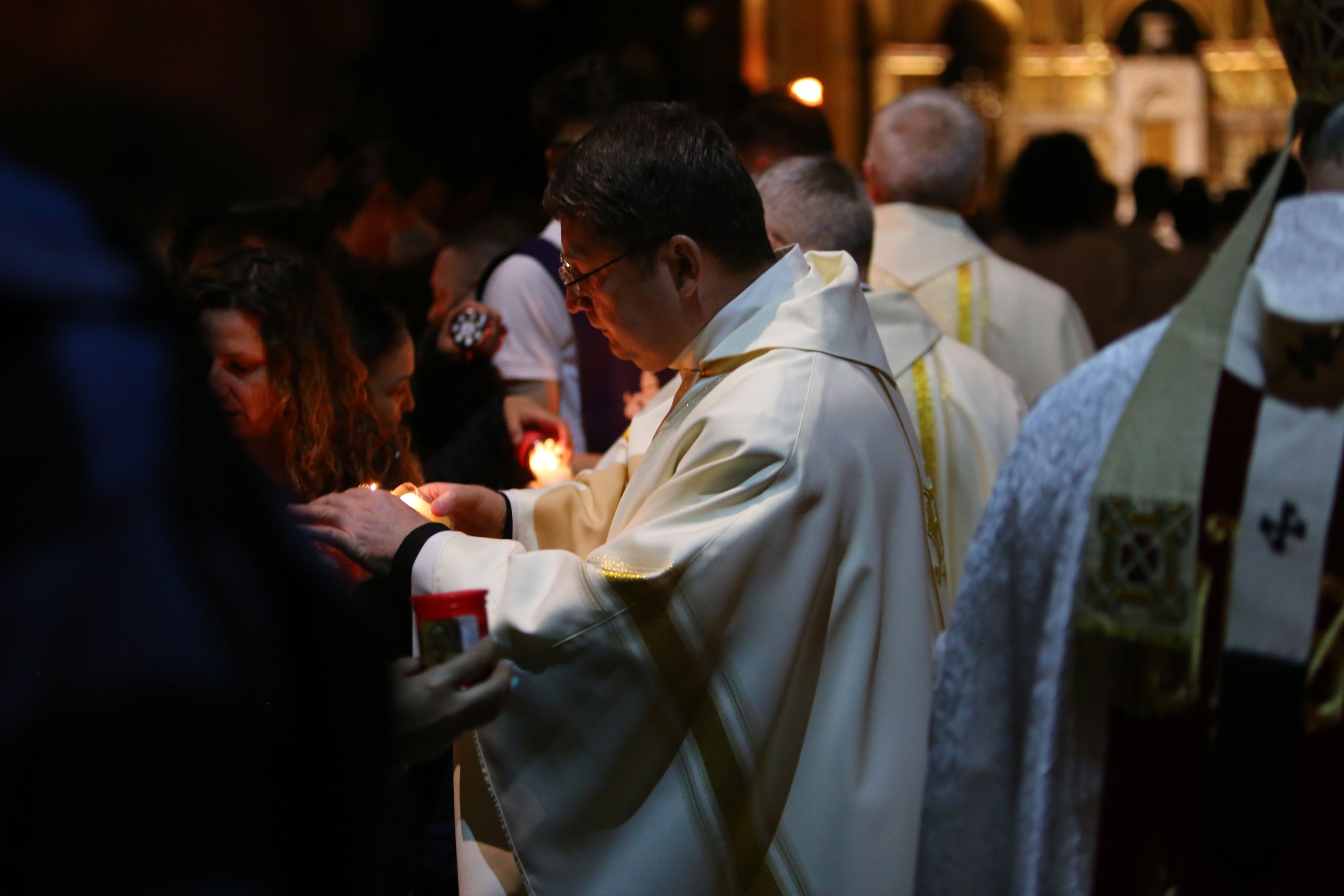 VIDEO | Slujba De Înviere de Paștele Catolic. Sute de oameni la Catedrala Sfântul Iosif din București. Cum a fost la Vatican