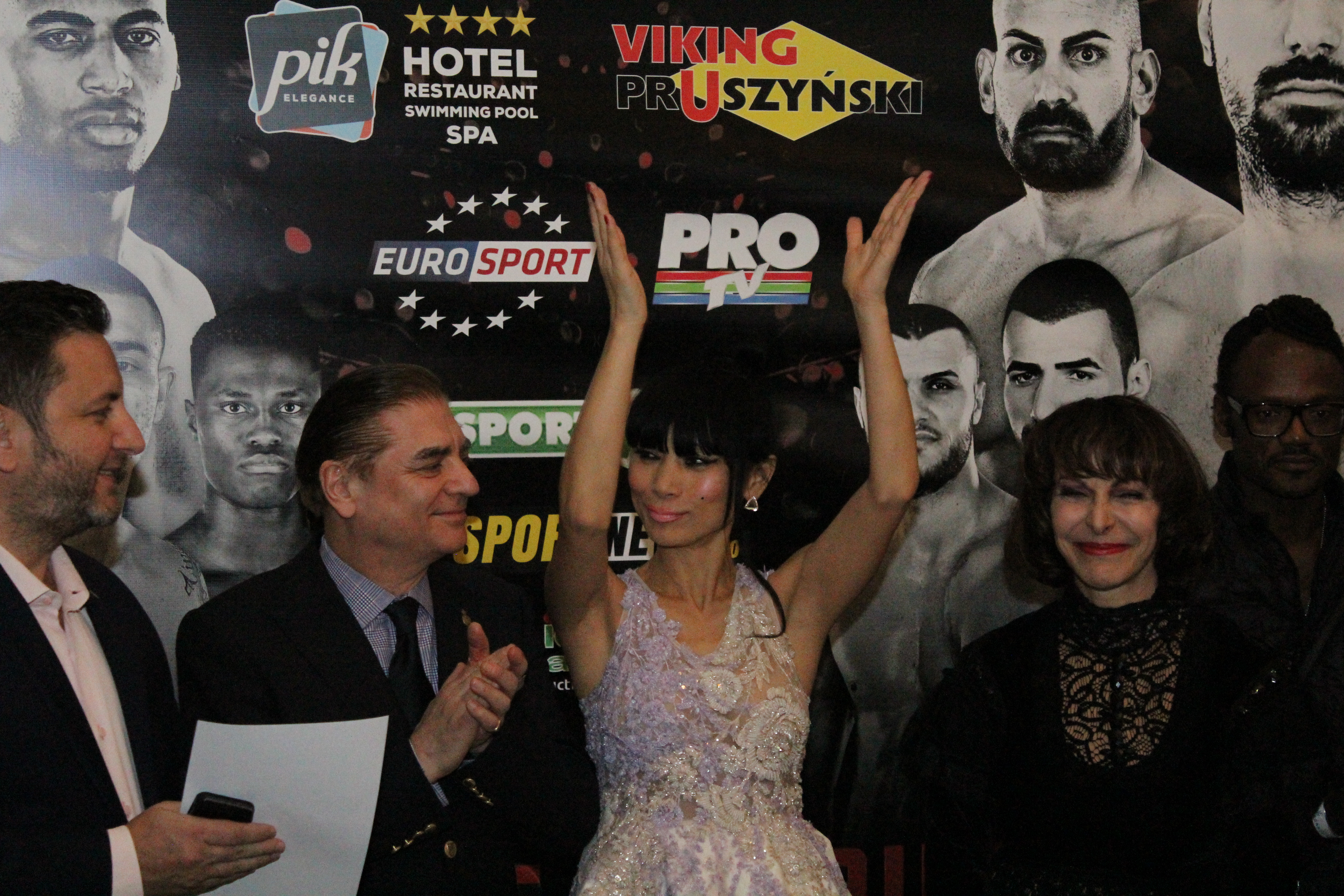 Luptătorii de la Superkombat Ploiești s-au confruntat pentru prima dată la cântarul oficial / GALERIE FOTO