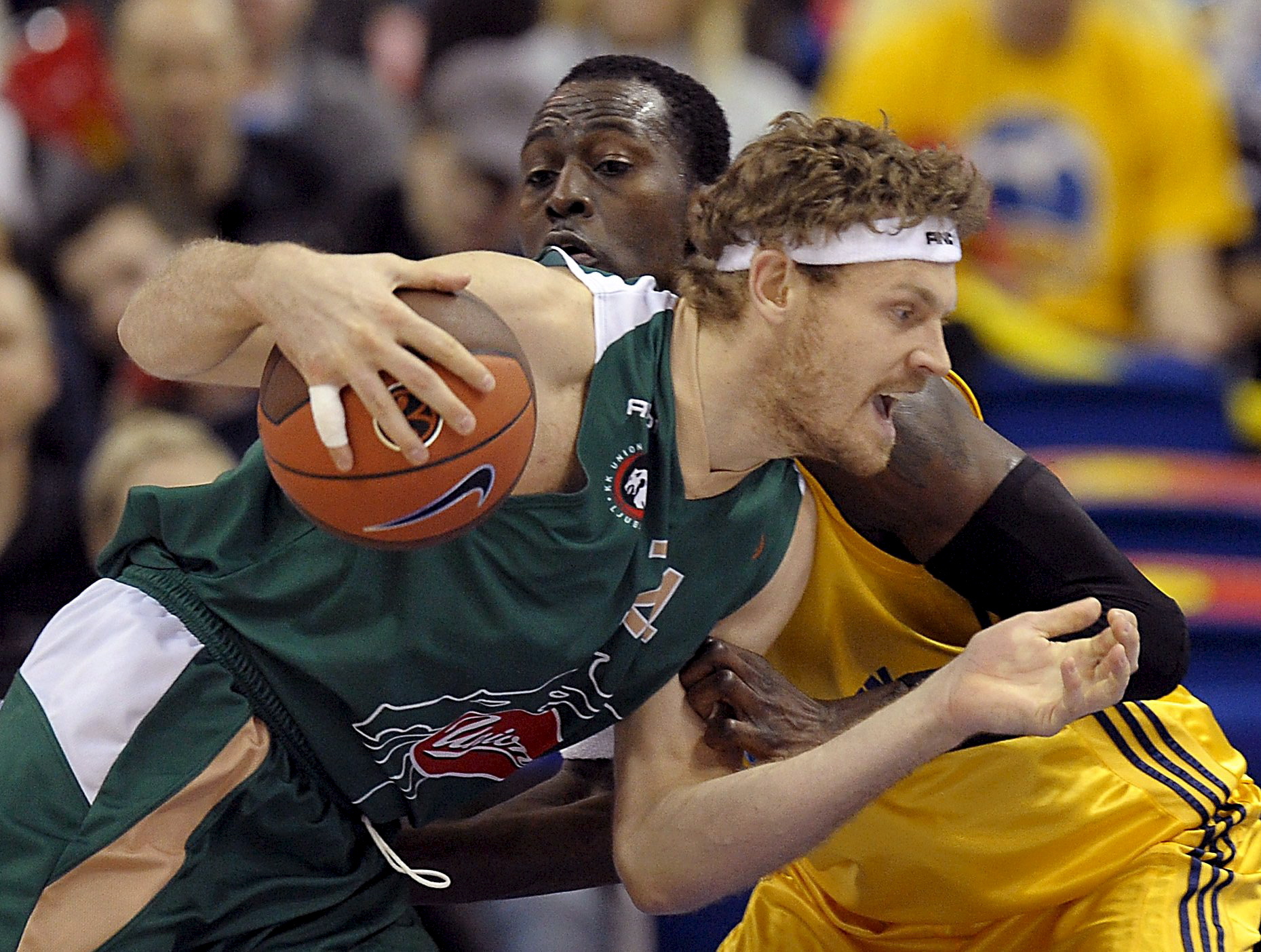 Transfer spectaculos făcut la CSM Oradea: ”Michael Jordan al surzilor”. Povestea emoționantă a lui Zupan, născut cu grave deficiențe de auz și de vorbire din naștere, primul baschetbalist surd care a jucat în Euroligă și la Mondiale. ”Sportul mi-a dat totul, m-a făcut bărbat!”/ FOTO&VIDEO
