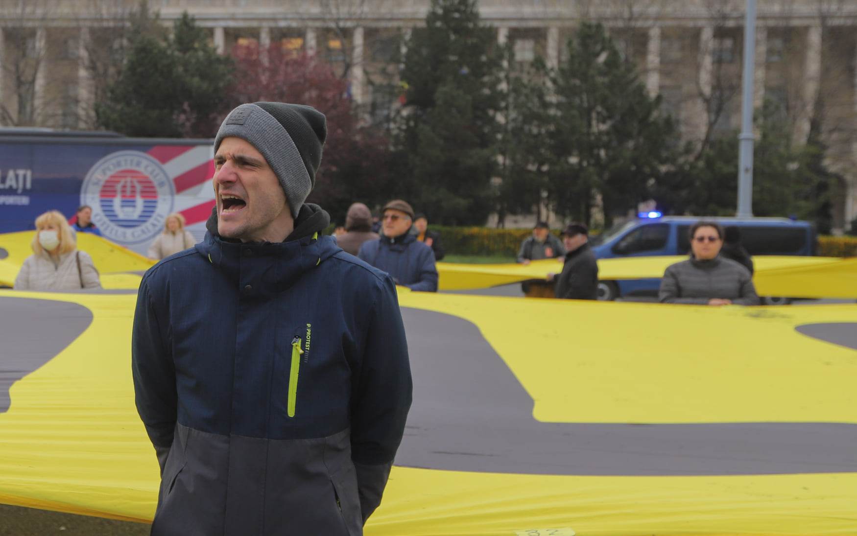 Protest în Piaţa Victoriei: „Tăiaţi pensiile speciale"