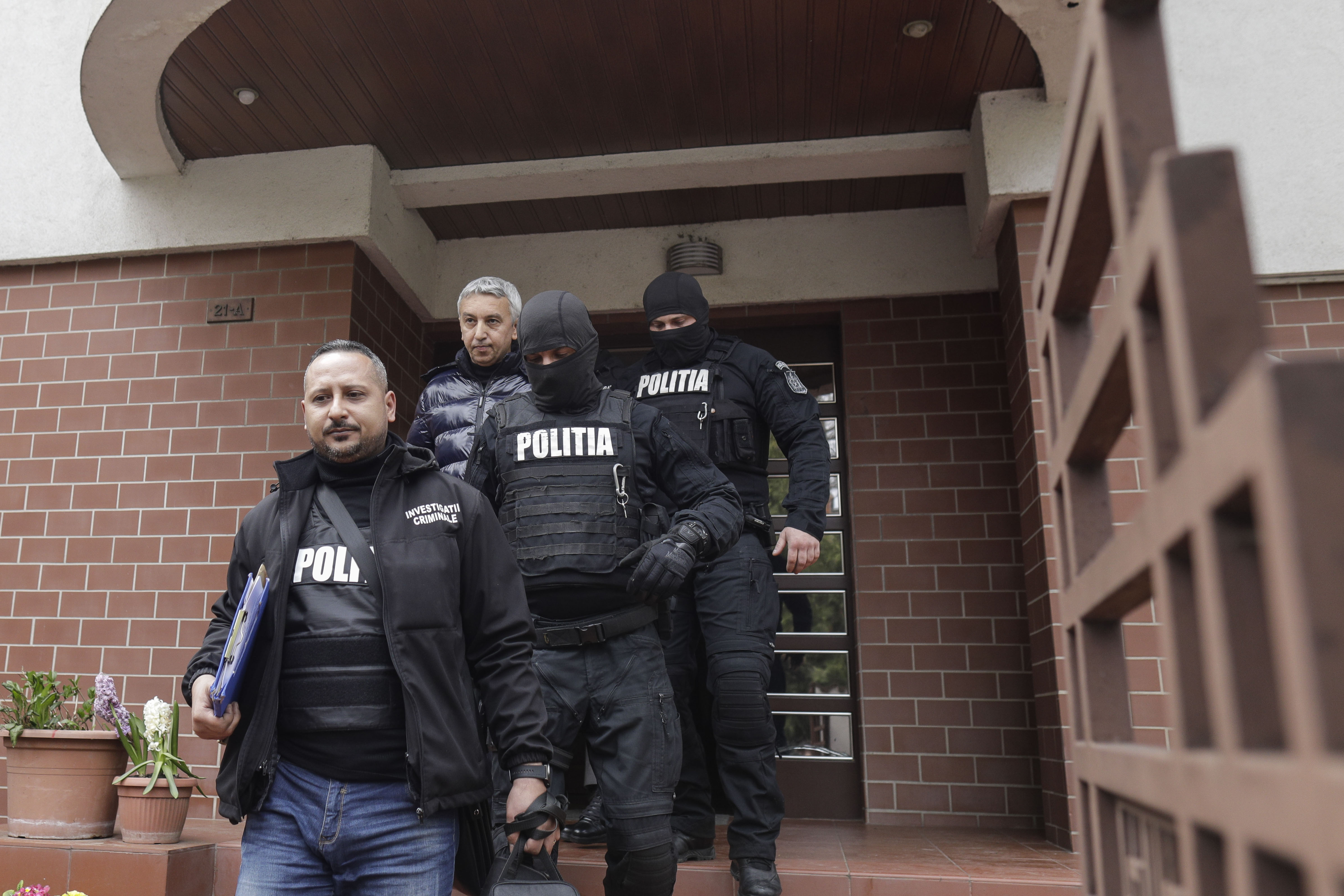 Percheziții la locuința lui Dan Diaconescu. Fostul patron OTV e acuzat de act sexual cu minori