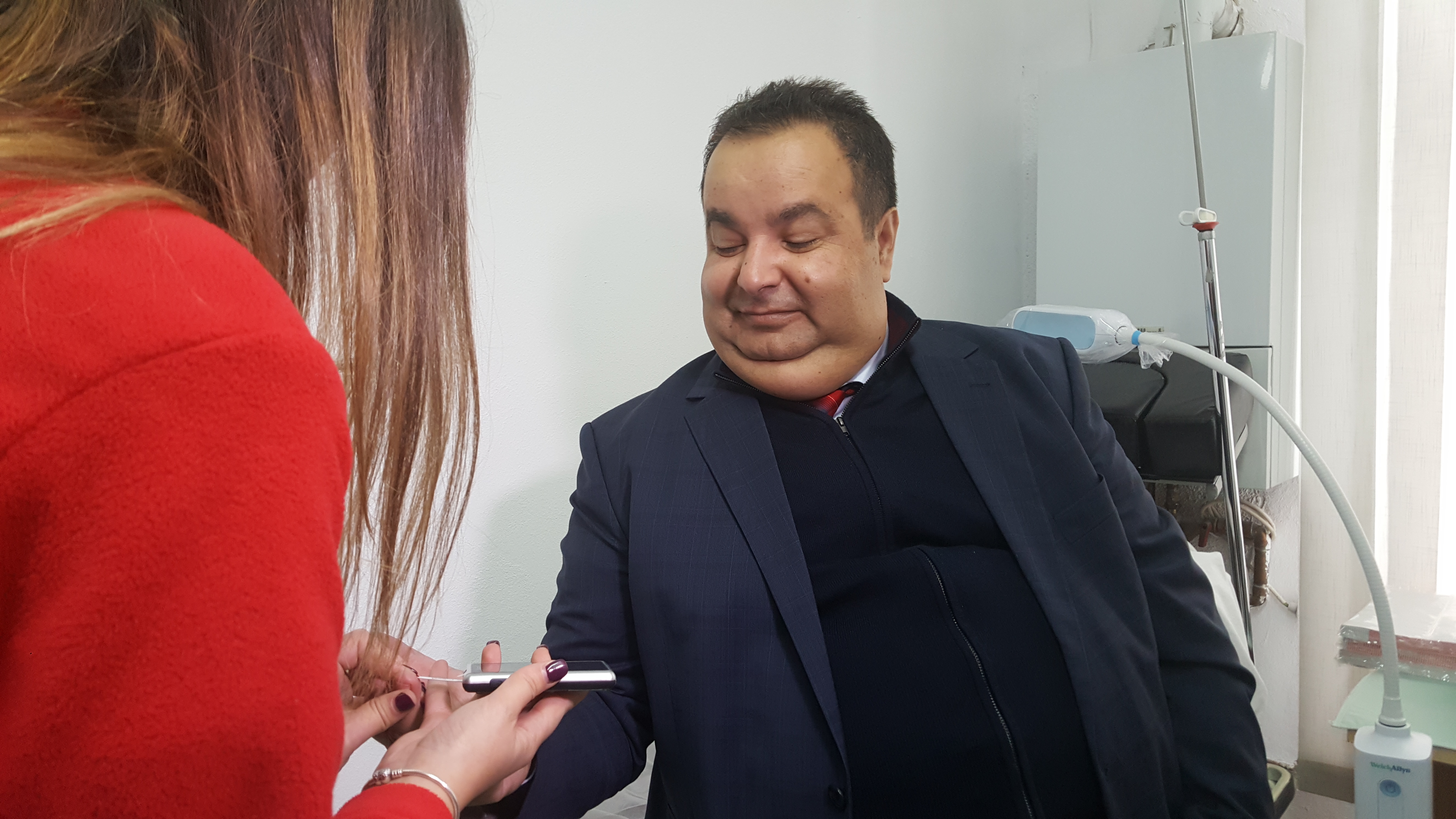 Prima clinică destinată special romilor a fost deschisă într-o biserică din Sibiu GALERIE FOTO