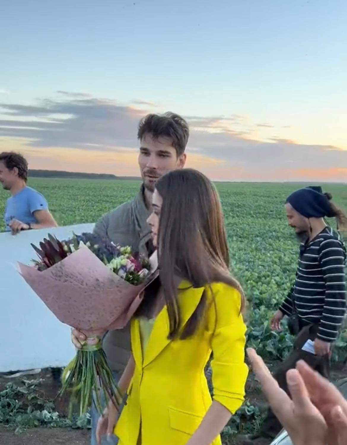 Gestul neașteptat făcut de Anghel Damian pentru iubita lui, Theo Rose. S-a întâmplat în fața colegilor de pe platoul de filmare. „Doamne ajută!”