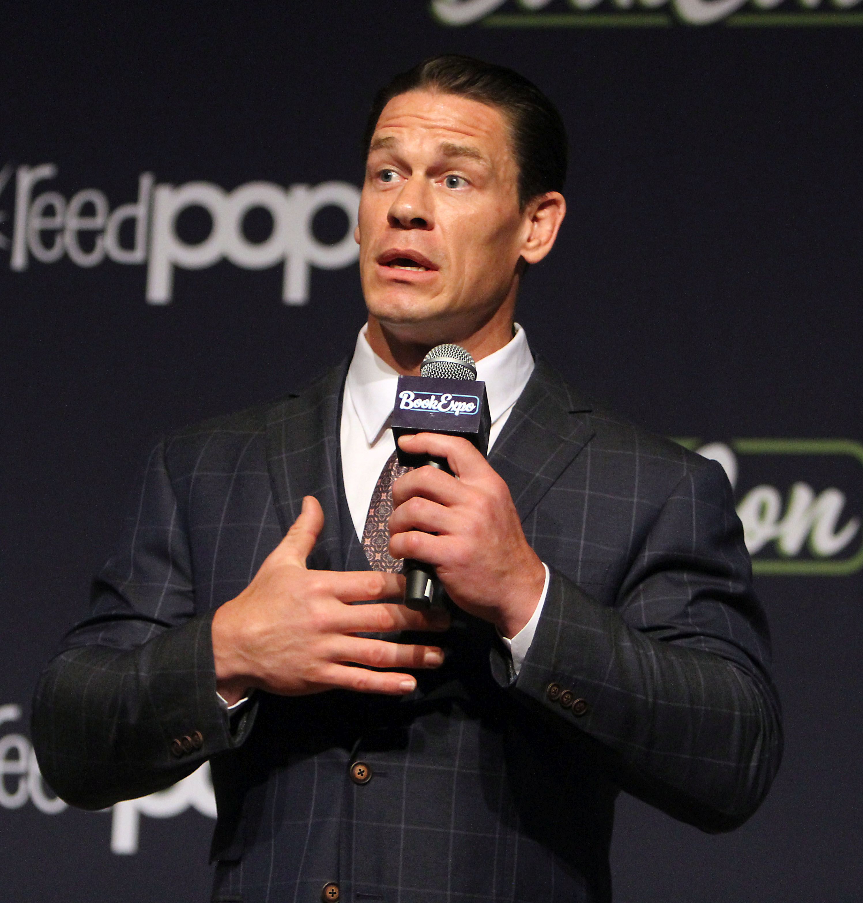 John Cena a apărut complet dezbrăcat pe scena de la Premiile Oscar 2024. Și-a acoperit zona intimă cu un plic | VIDEO