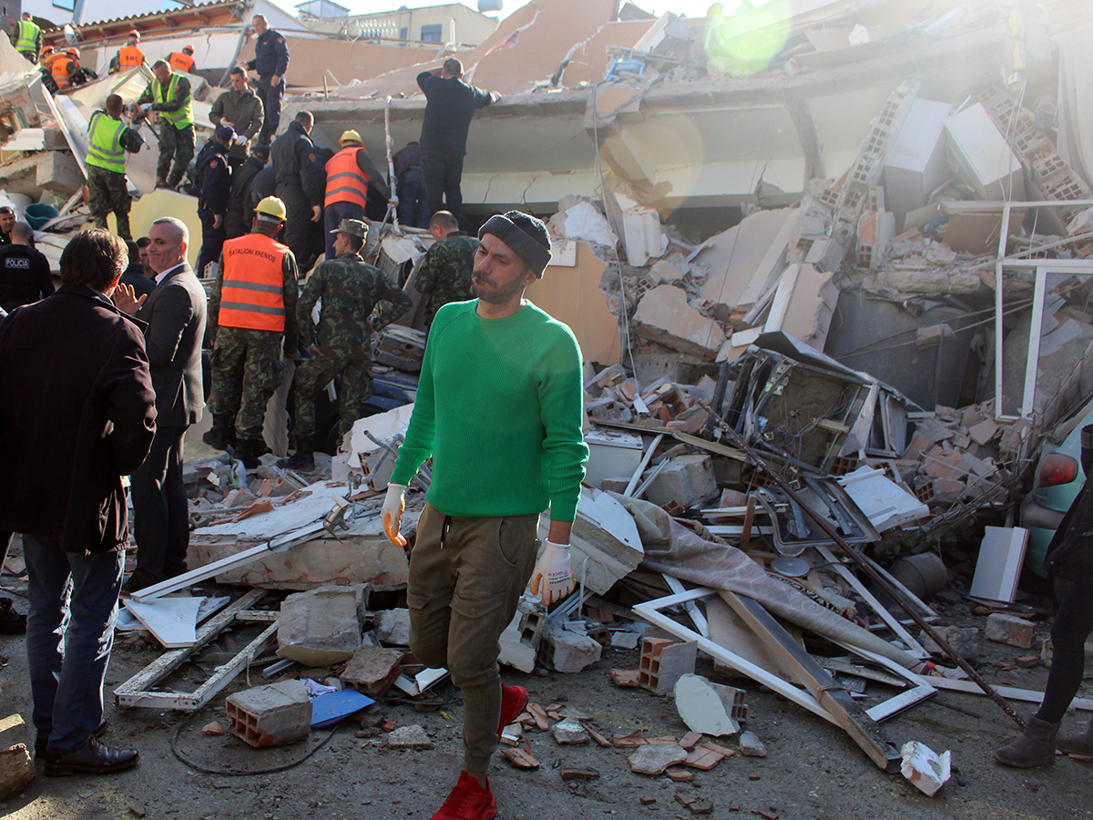 Cutremur devastator în Albania: 40 de morți și 658 de răniți. Momentul în care s-a produs seismul, surprins de camerele de supraveghere
