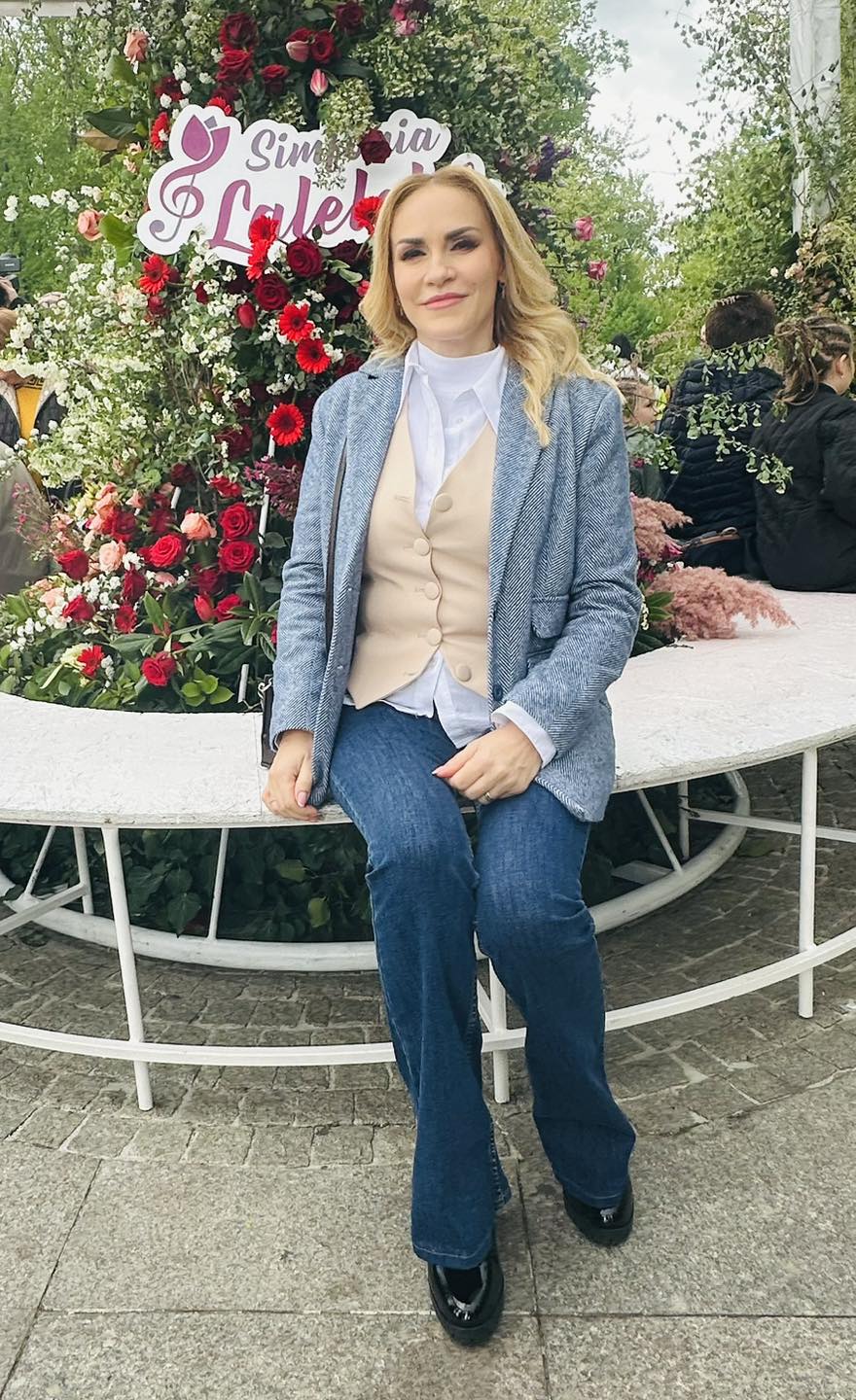 Imagini din casa în care locuiește Gabriela Firea. Unde și-a amenajat locul de rugăciune