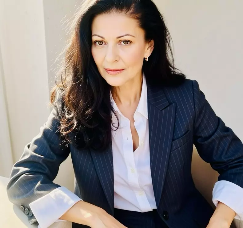 Ce se întâmplă cu cele 12 pisici ale Elenei Cârstea, cât timp aceasta se află în România. Artista a făcut primele declarații