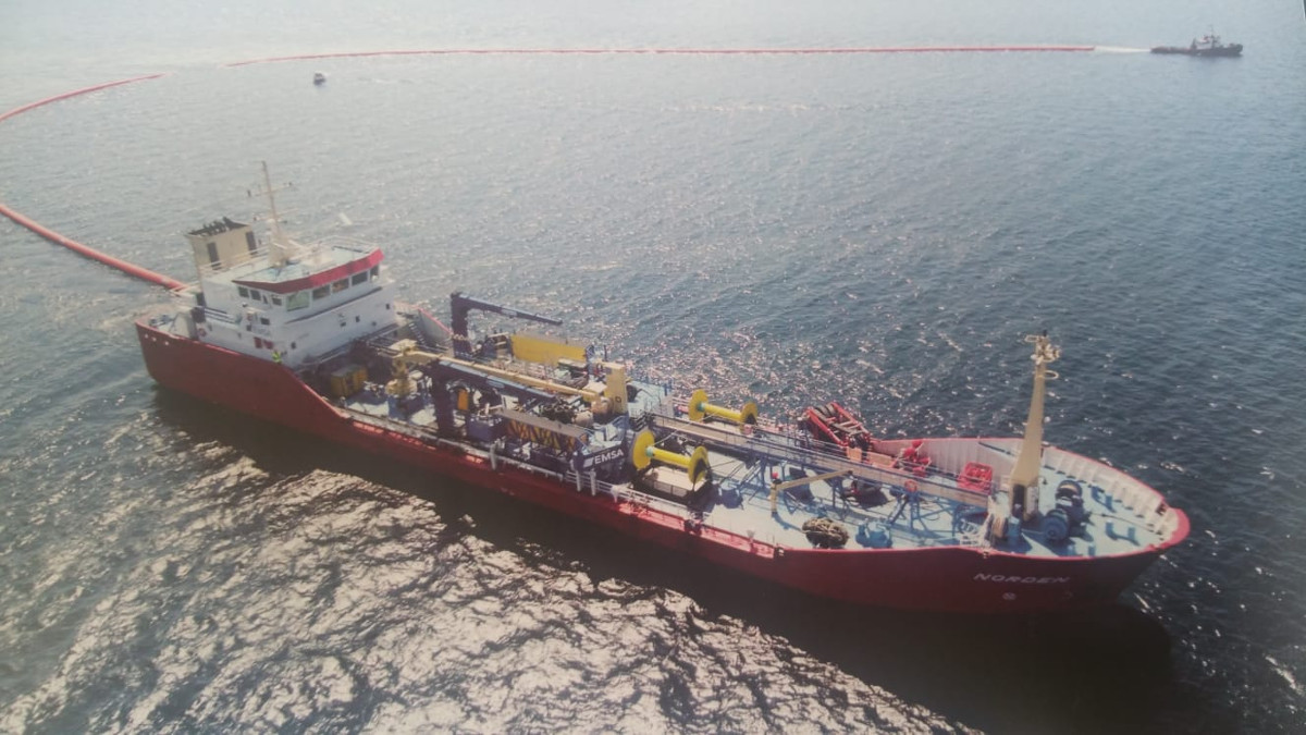 Amplu exercițiu în Marea Neagră, cu nave militare, civile și elicoptere. Scenariul, poluare masivă în urma unei coliziuni navale/ FOTO