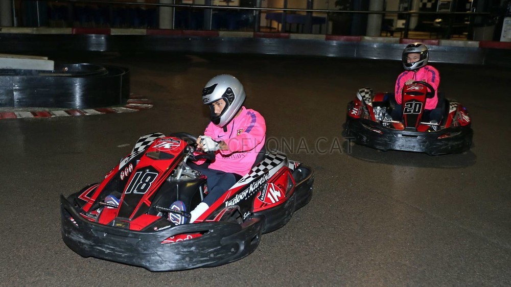 FOTO&VIDEO / "Extratereştrii" s-au distrat la karting