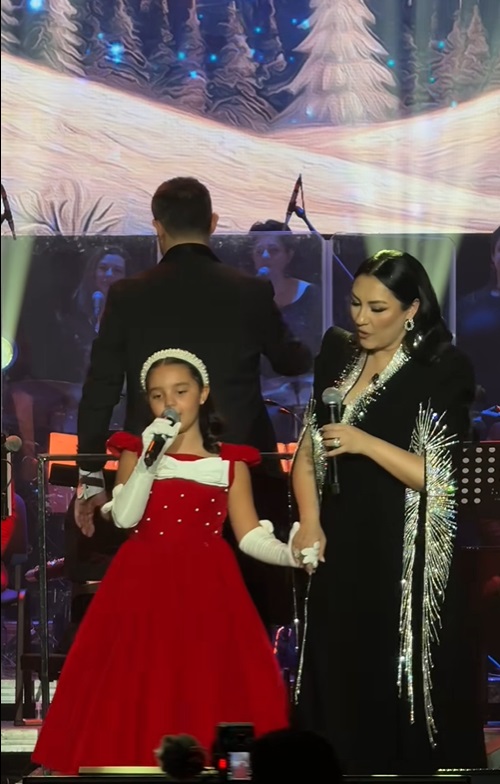 Cum a apărut Eva Măruță la concertul Andrei din Bacău. Anunțul făcut de cântăreață când fetița ei a urcat pe scenă: „Vine o parte din inima mea”