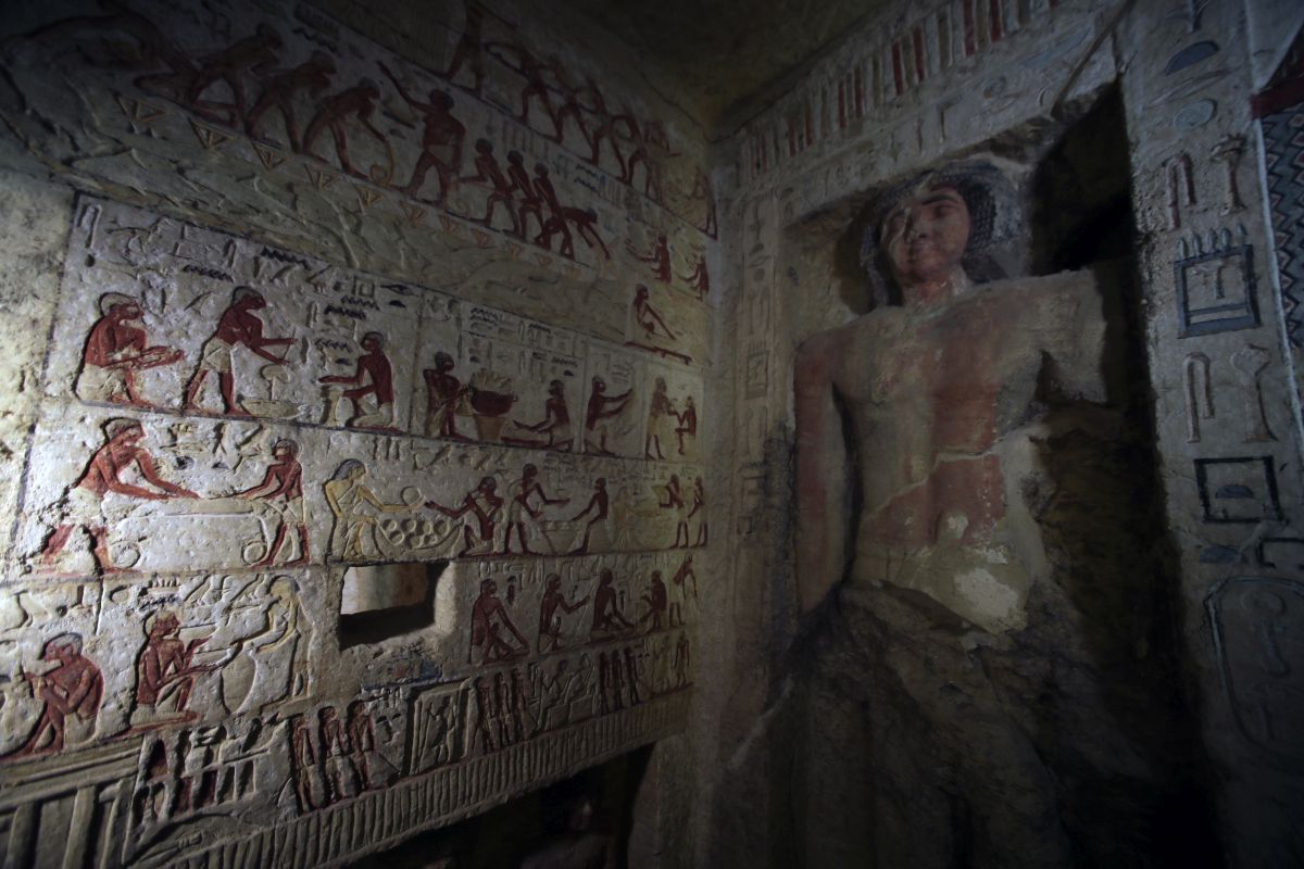 GALERIE FOTO| Mormânt vechi de 4.400 de ani, descoperit în Egipt. Ce au găsit înauntru i-a uimit pe arheologi