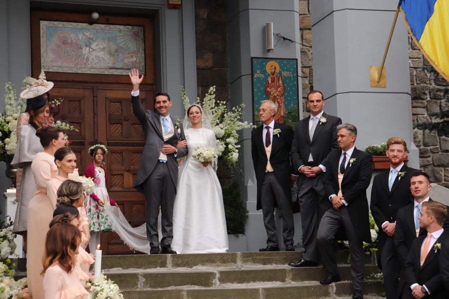 CORESPONDENȚĂ DIN SINAIA/ Principele Nicolae și Alina Binder au fost cununați. Momente emoționante la ieșirea din biserică, mulțimea a izbucnit | FOTO & VIDEO