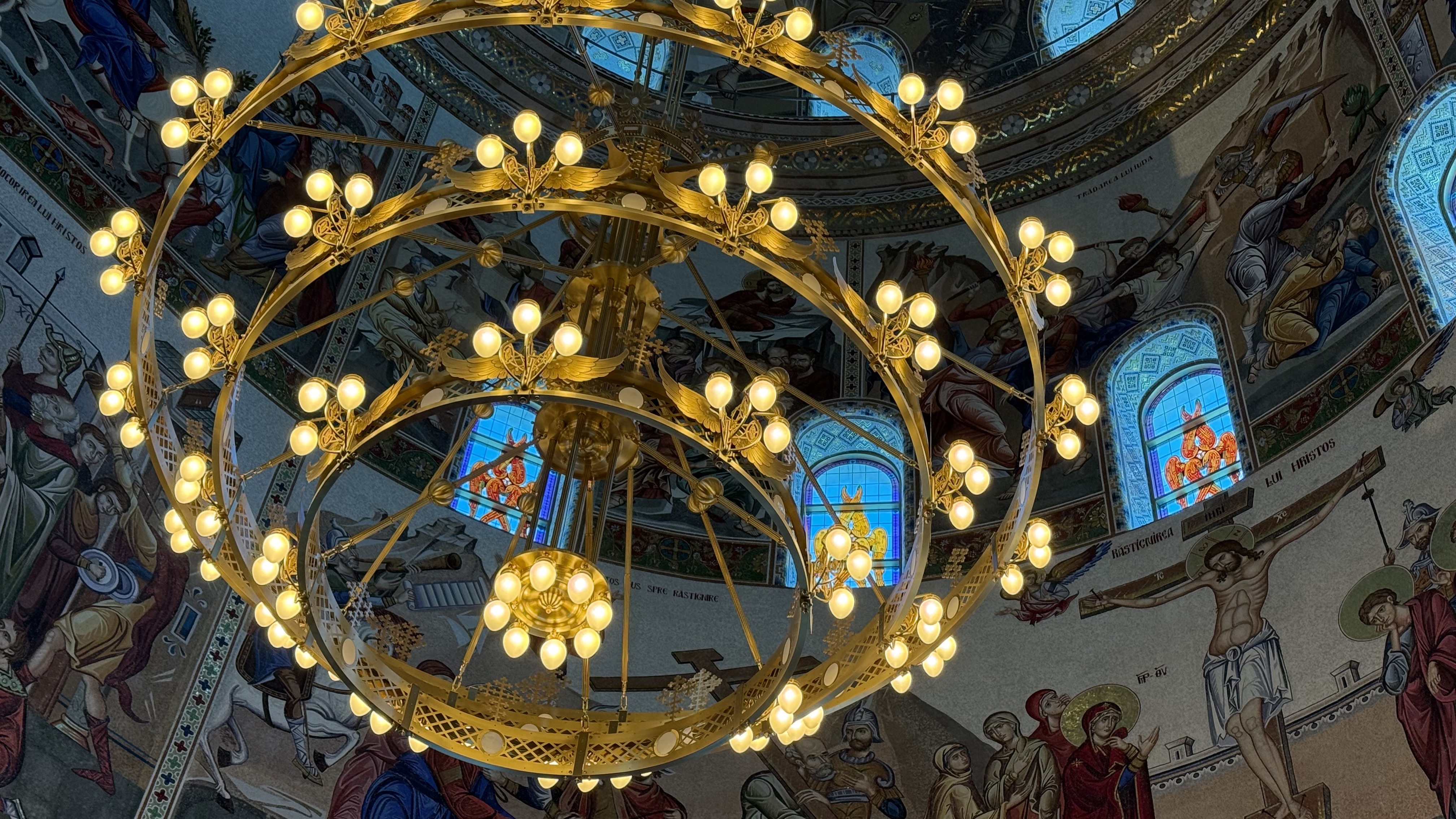 A doua zi de Crăciun la Catedrala Națională. Mii de credincioși au venit din țară și din străinătate să viziteze cea mai mare biserică ortodoxă din lume