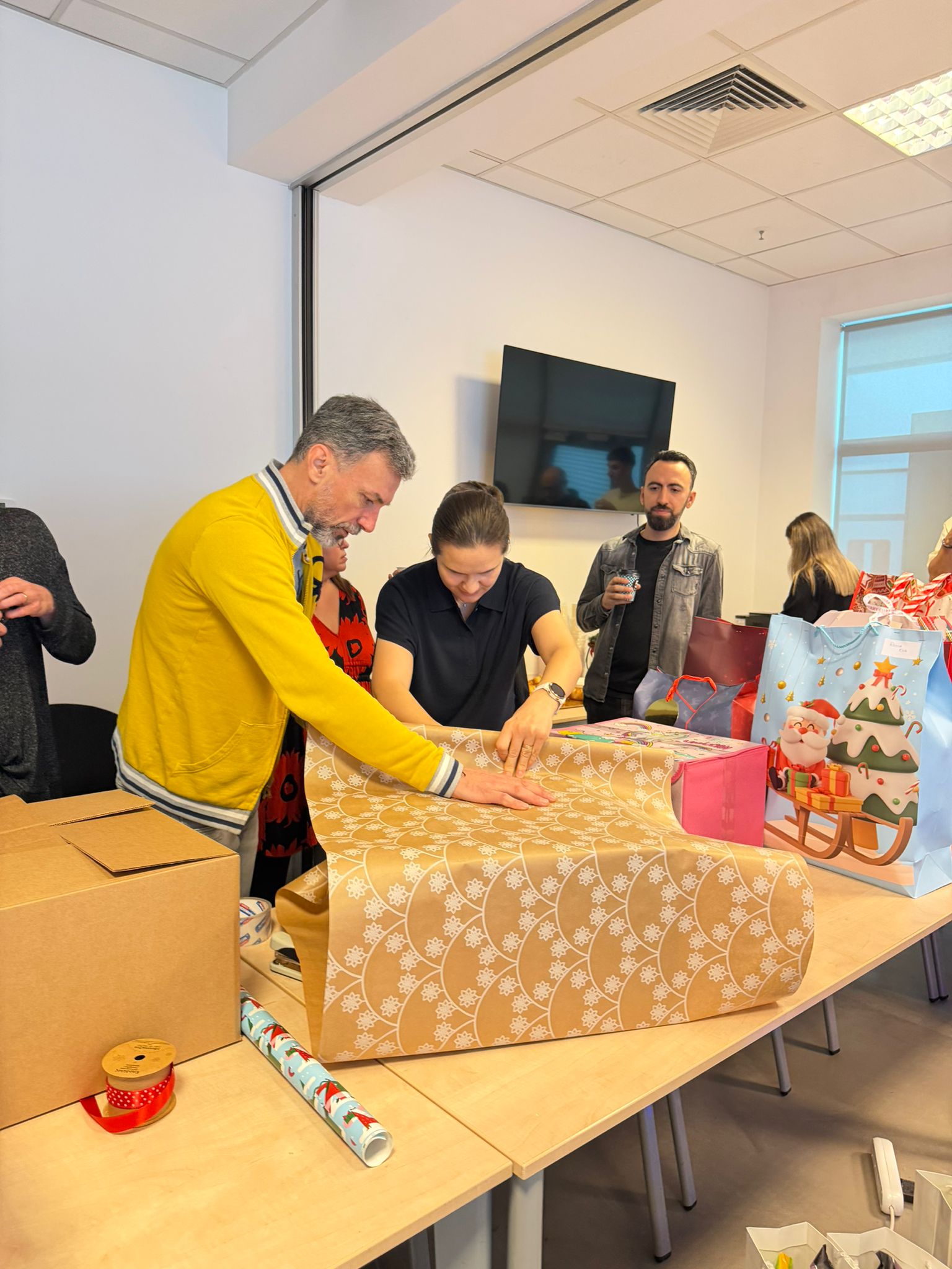 Ringier România și Fundația Ringier au organizat Secret Santa for a Smile: cadouri pentru un zâmbet