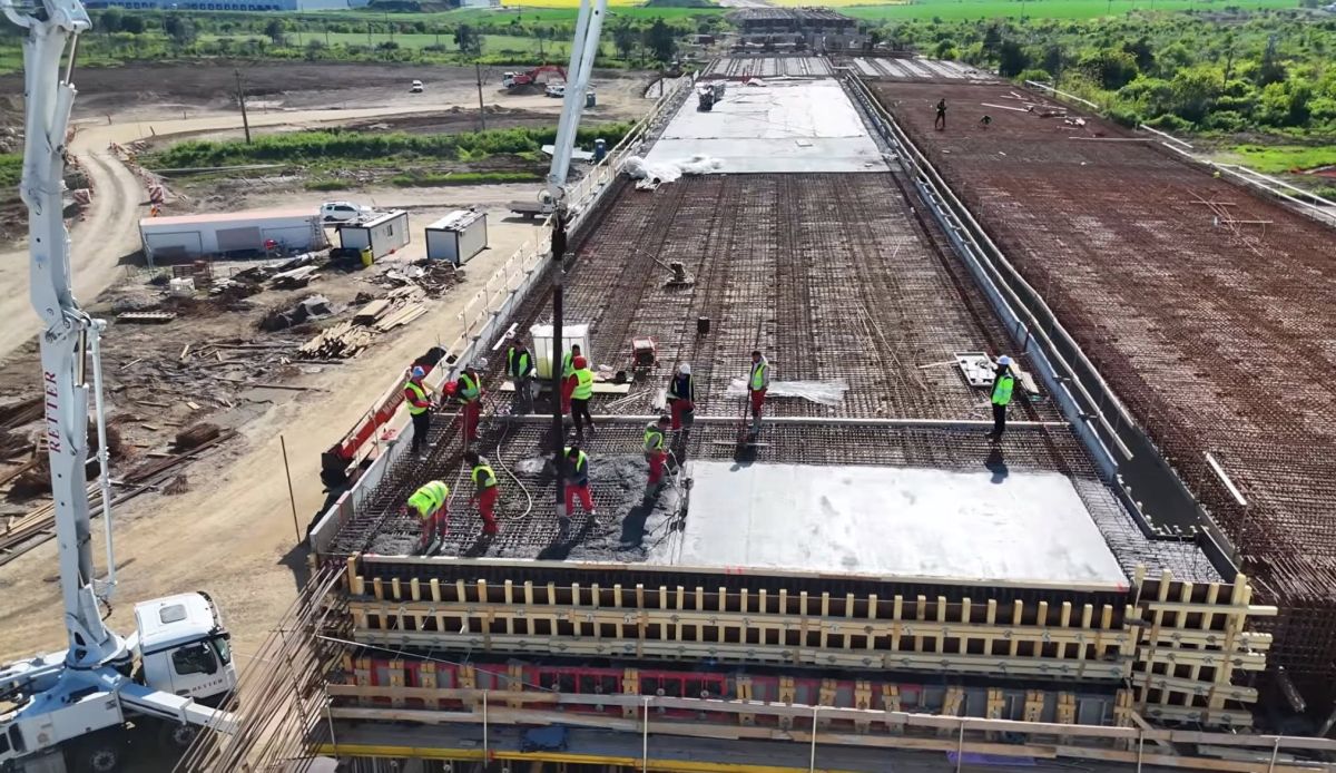 Peste 760 de muncitori și sute de utilaje au „invadat” lotul 1 pe A0 Nord: constructorul român Retter vrea să recupereze și accelerează lucrările