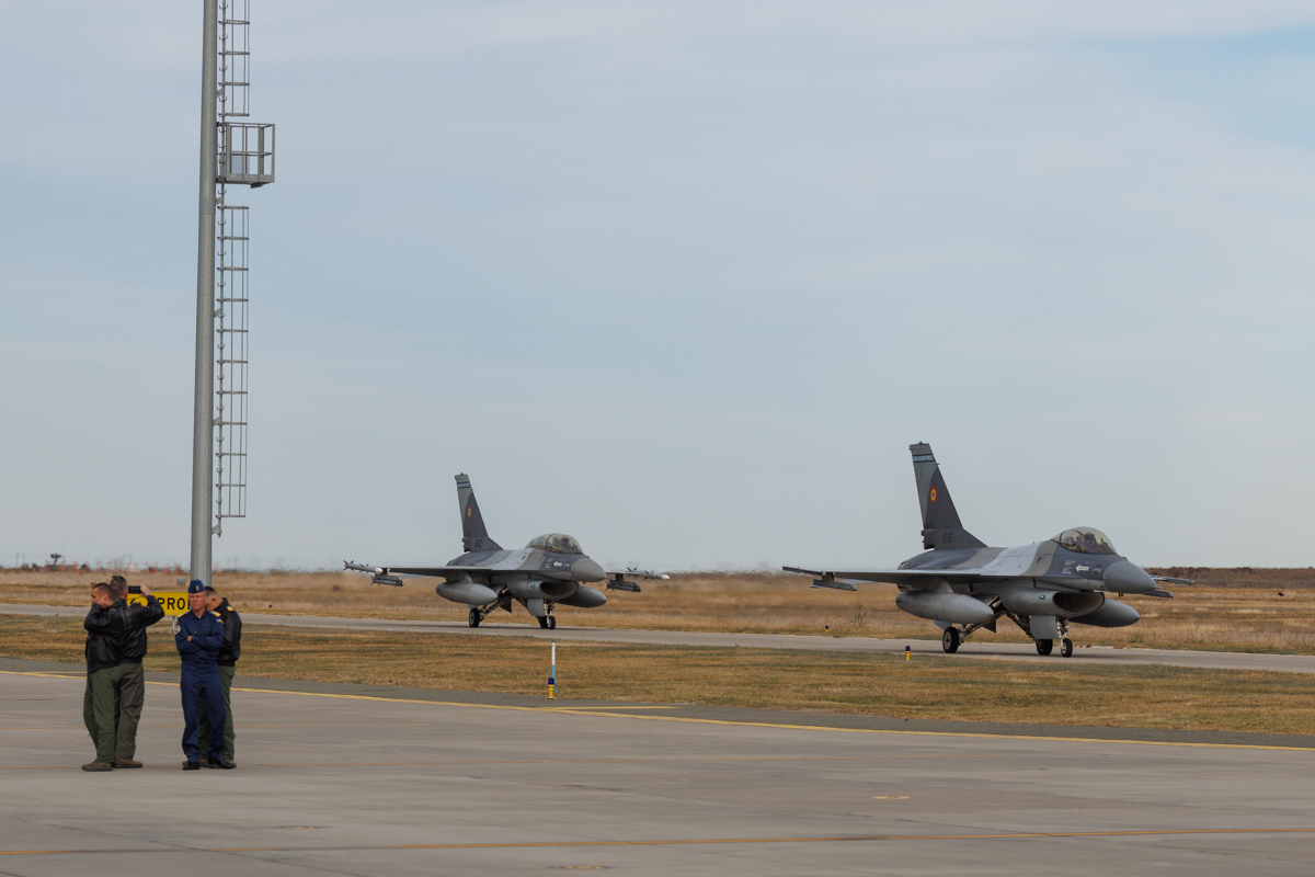 Reportaj din centrul de instruire a piloților pe avioanele F-16 de lângă Fetești. Când se vor antrena ucrainenii în Bărăgan