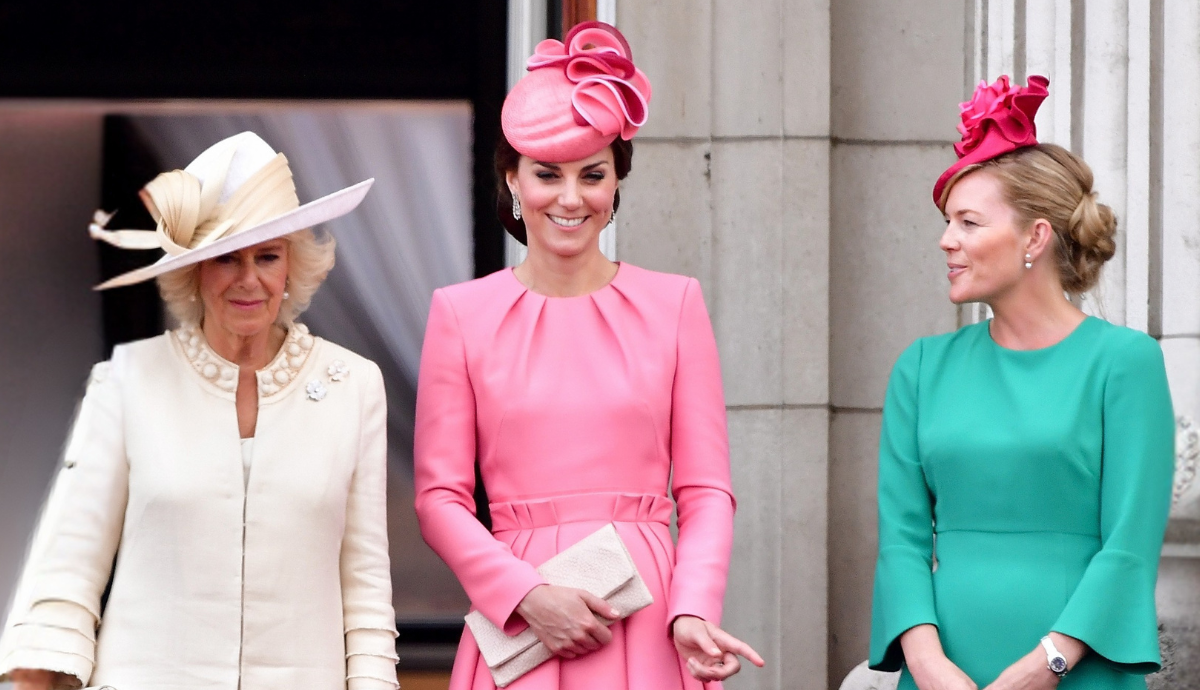 A királyi család tagjai szeretnek színesen öltözködni, a lila sokáig az ő kiváltságuk volt