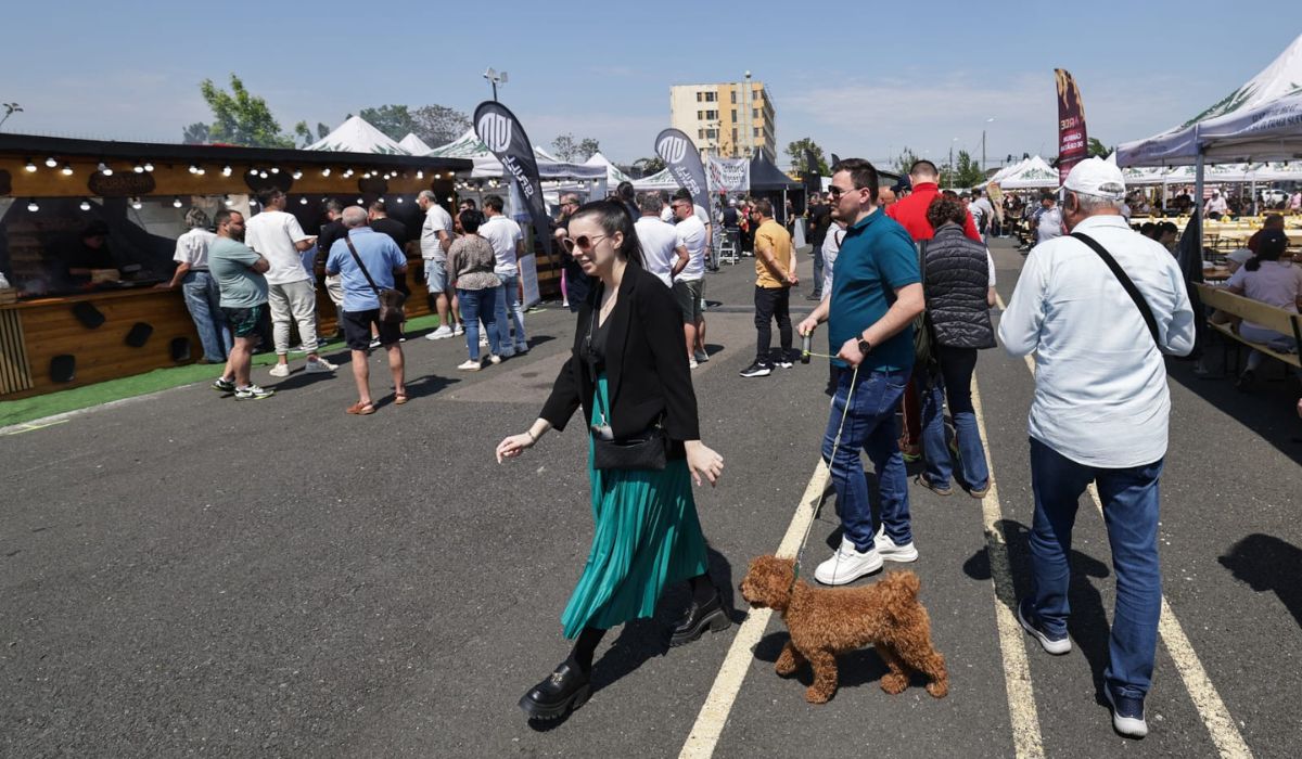 Primul festival al micilor în București: o echipă de bucătari a doborât recordul pentru cel mai lung mic realizat vreodată