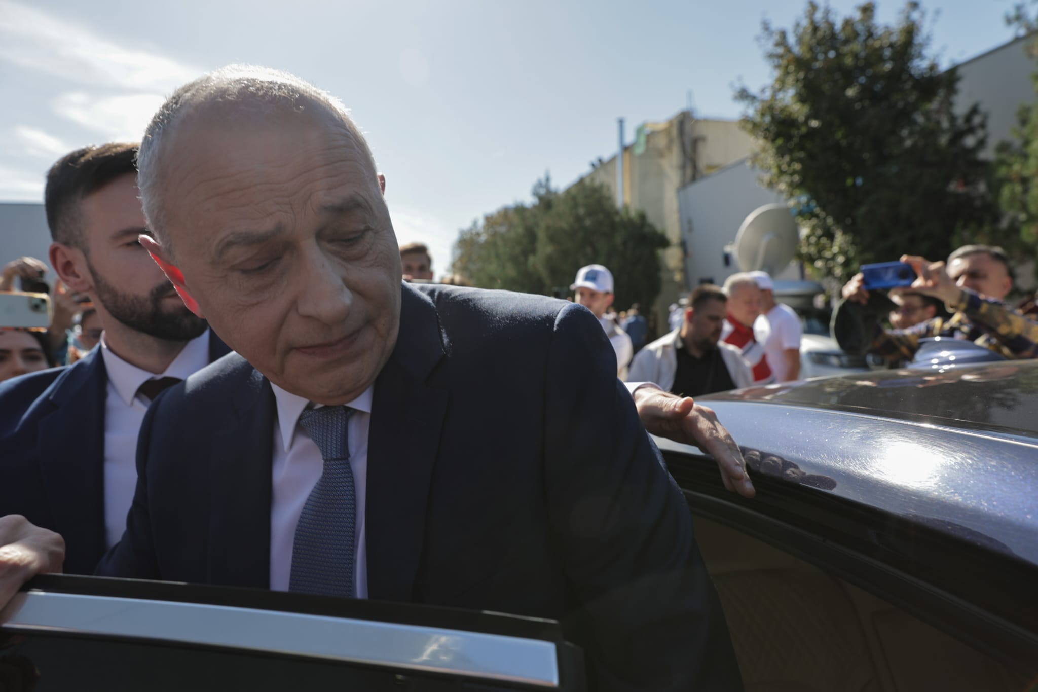 Mircea Geoană și-a depus candidatura la prezidențiale: „Nu vreau să mă plimb sau să dorm”. A promis că va face publice cheltuielile Administrației Prezidențiale