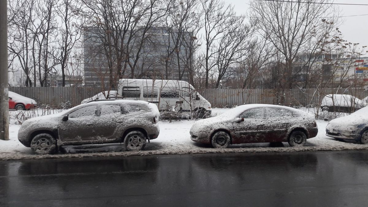Cum se desfășoară traficul în București la această oră. Sute de utiliaje și operatori au ieșit pe străzi la deszăpezire