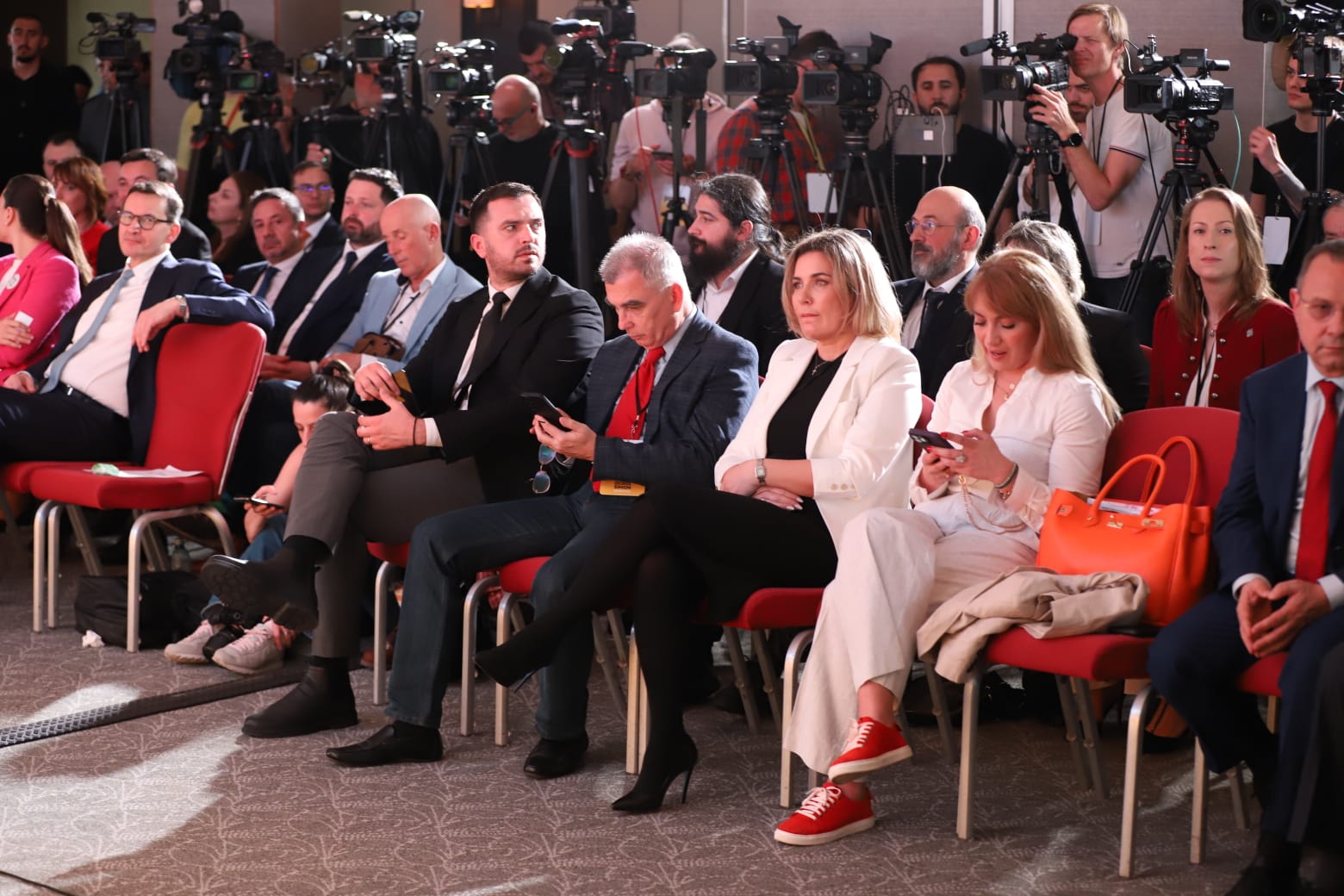 George Simion şi-a depus candidatura la alegerile prezidenţiale 2025 alături de Mateusz Morawiecki, fost premier al Poloniei