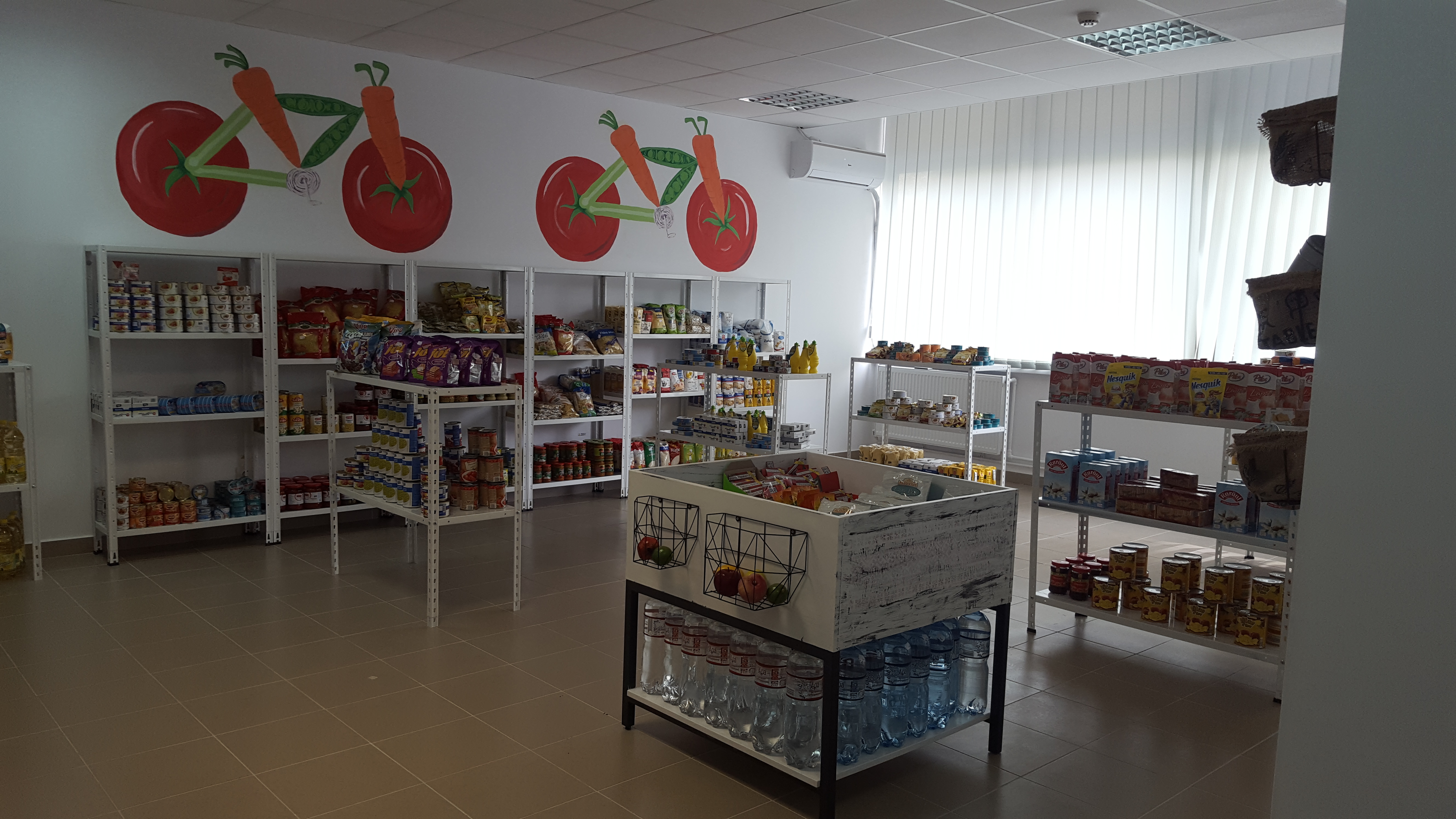 VIDEO/ S-a deschis magazinul unde iei mâncarea pe puncte, pe baza muncii în folosul comunității