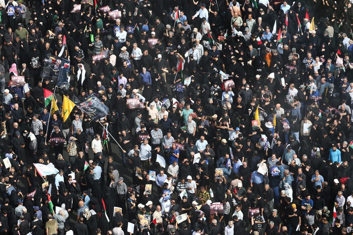 Funeralii cu mii de oameni pentru liderul politic al Hamas, Ismail Haniyeh. Participanții au scandat „moarte Israelului” şi „moarte Americii”