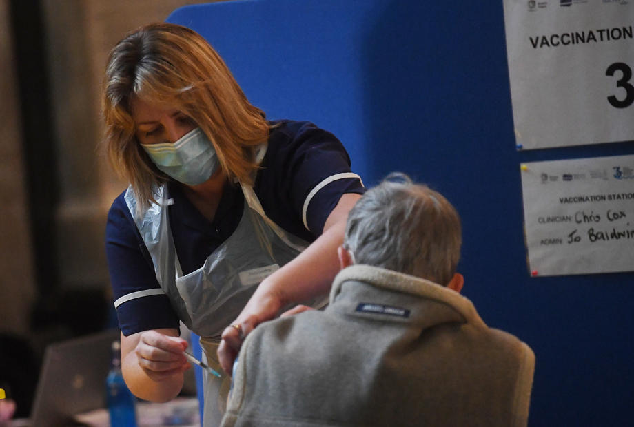 Imunizare pe acorduri de muzică clasică: O catedrală din Marea Britanie, transformată într-un centru de vaccinare anti-COVID