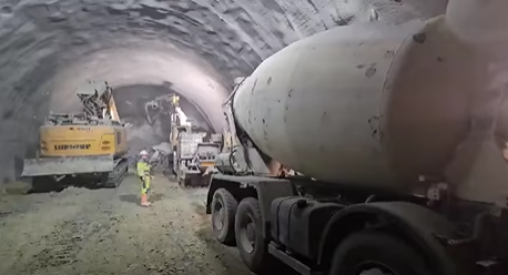 Cum arată primul tunel de autostradă forat, prin care se va circula de la Pitești la Sibiu. CNAIR: „Vom putea circula la finalul anului”