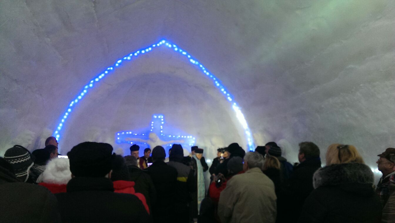 Biserica de gheață de la Bâlea Lac a fost sfințită. Lăcașul de cult de la peste 2.000 de metri este unic în Europa de Sud-Est | GALERIE FOTO
