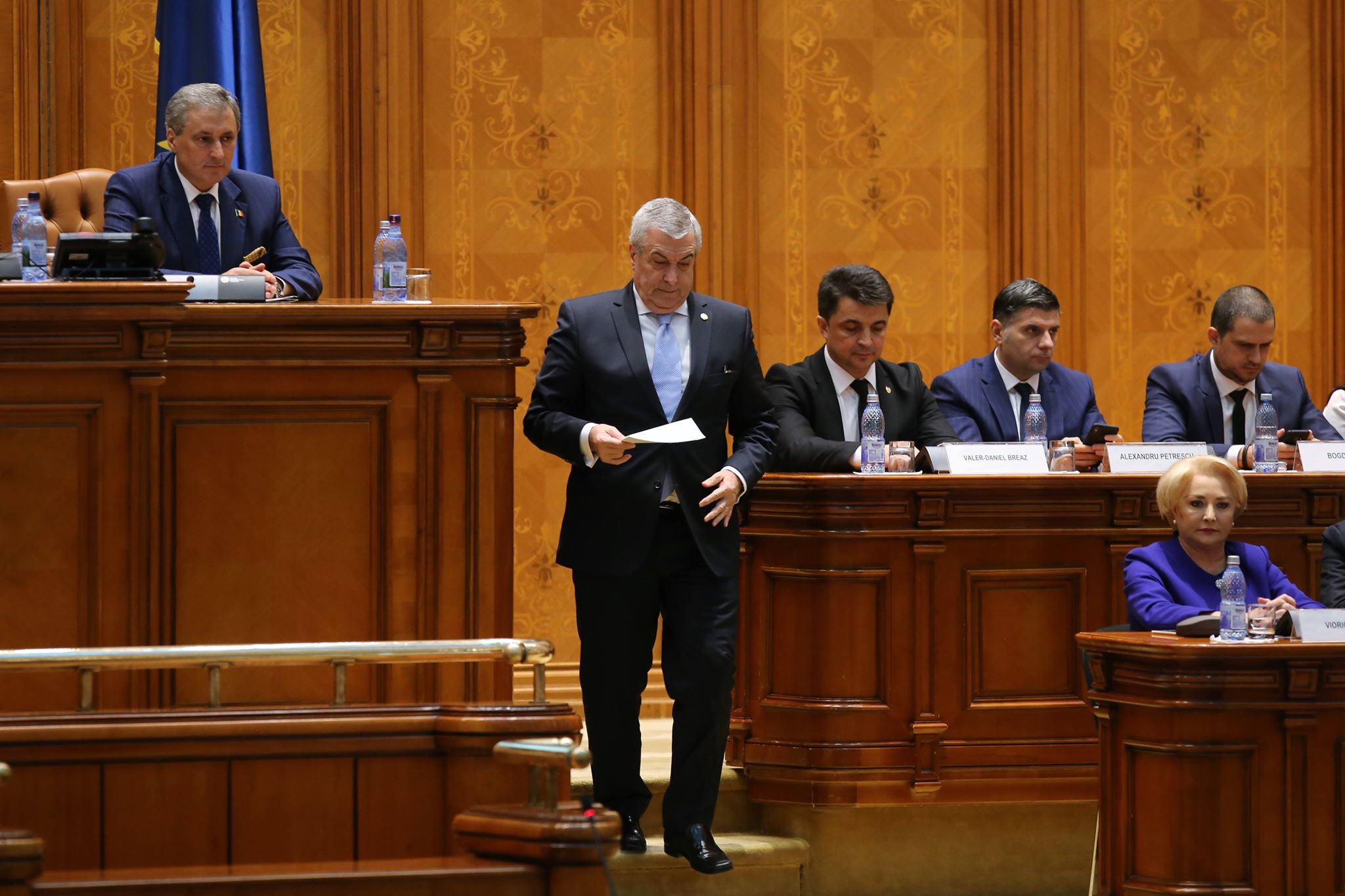 VIDEO / Şedinţă solemnă la Parlament, dedicată Centenarului. Klaus Iohannis: "Mergem în direcția corectă?"; Viorica Dăncilă: "Lansez un mesaj de pace către președintele României"