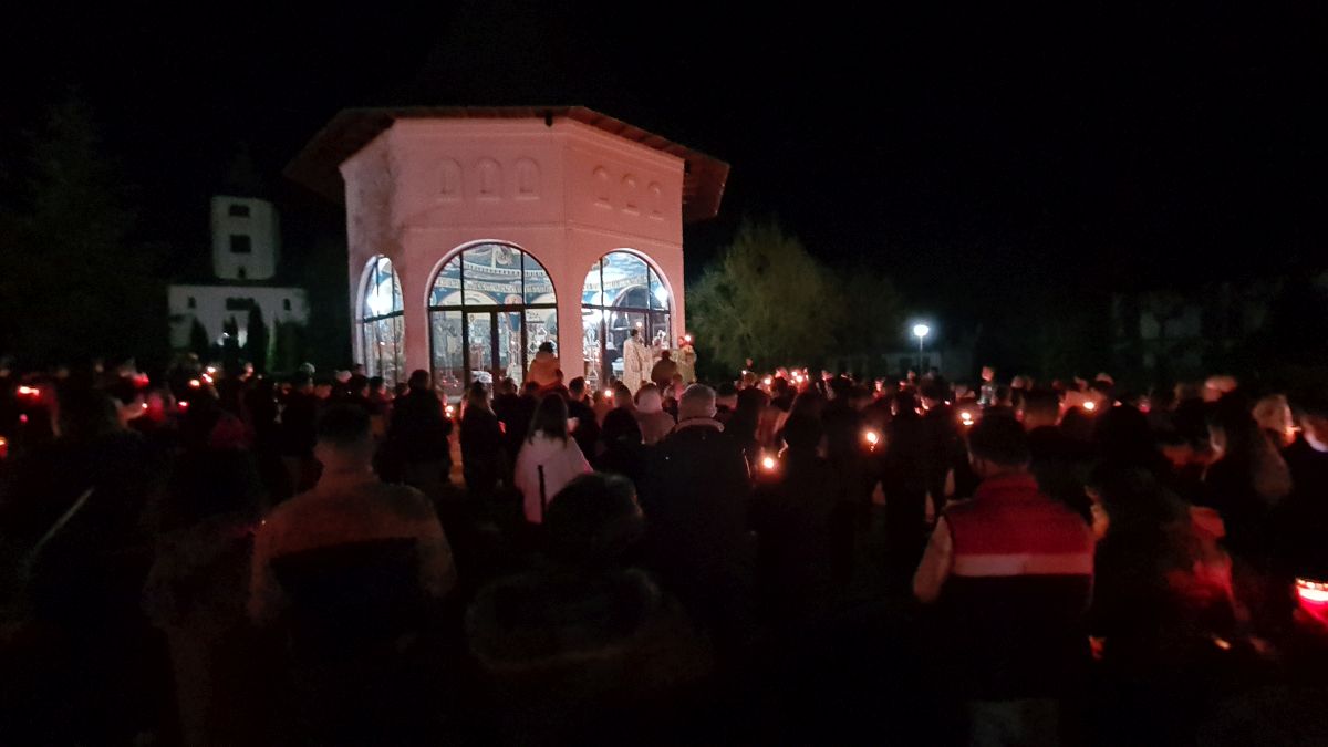Peste 1.500 de oameni, la slujba de la Mănăstirea Gorovei, în Botoșani