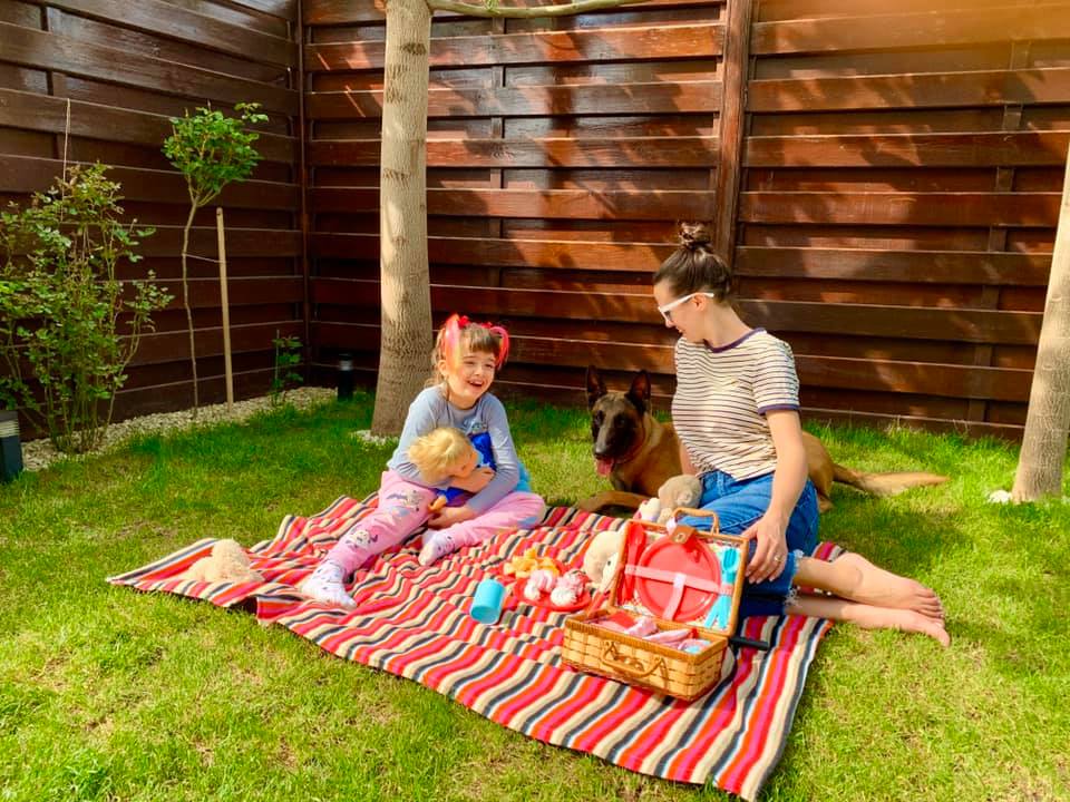 Imagini cu casa în care locuiește Livia Graur: „Am un stâlp de rezistență în mijlocul sufrageriei”