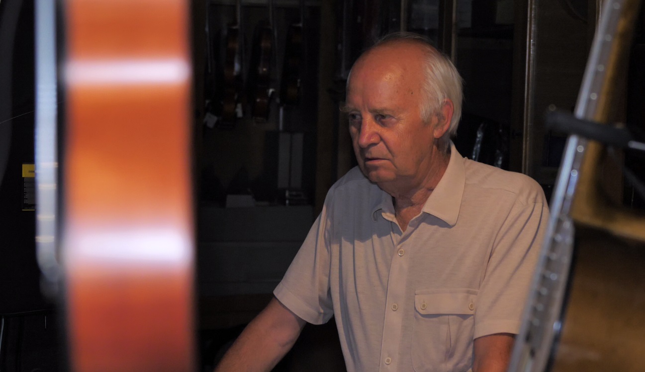 VIDEO/ Arnulf Einschenk, acordor de piane din tată în fiu. Are grijă de orga de la  Biserica Neagră de 30 de ani