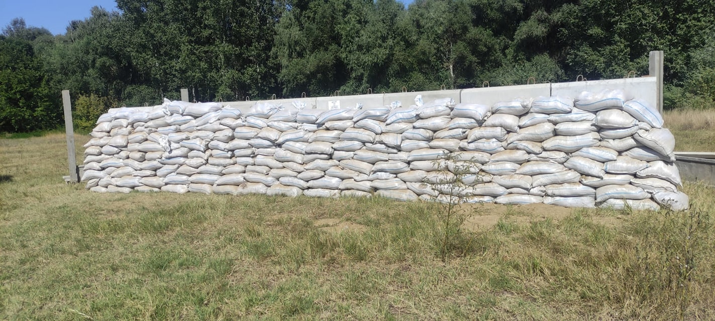 FOTO: Cum arată adăposturile antiaeriene construite de armată la Plauru. Ciolacu: „Nu sunt foarte aspectoase, dar a fost o improvizație”