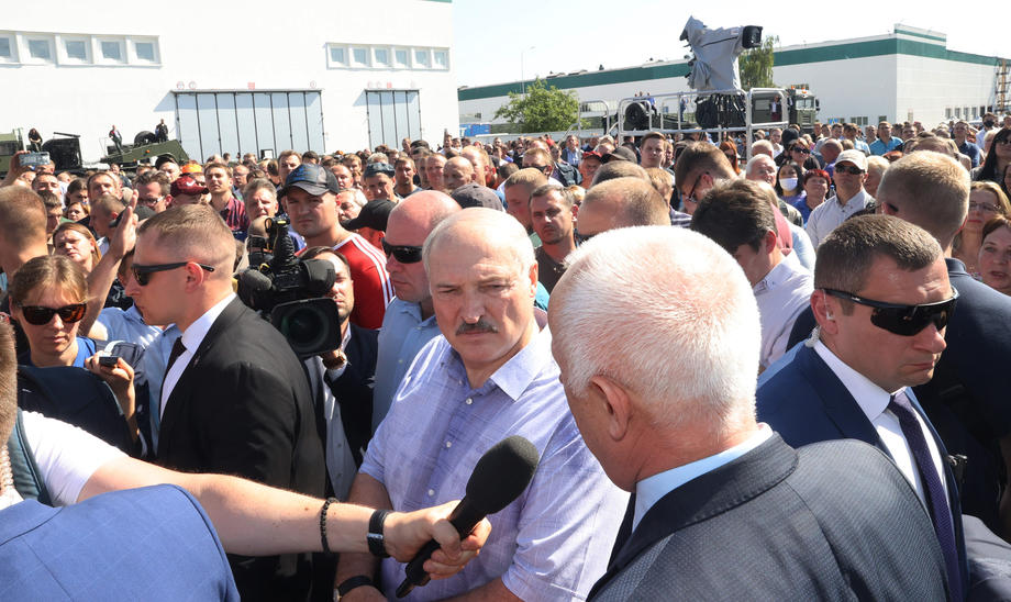 Grevă generală în Belarus. Președintele Lukașenko, huiduit de mii de muncitori: "Pleacă! Nu uităm, nu iertăm"