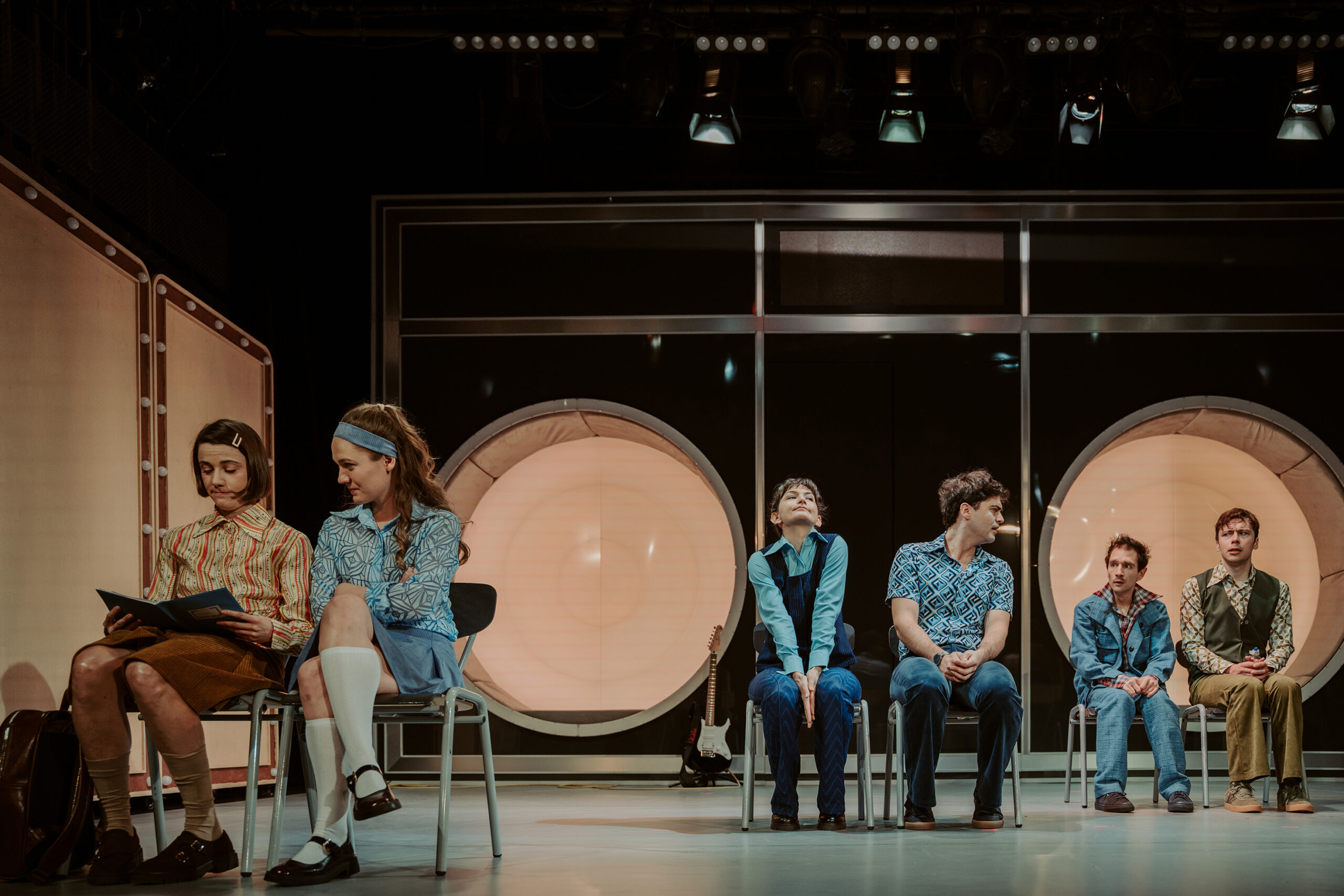Romanul cult „Muzici și faze” devine spectacol de teatru. Cristian Ban recreează adolescența anilor '70: „Mi-ar plăcea ca lumea să iasă copleșită de la spectacol”