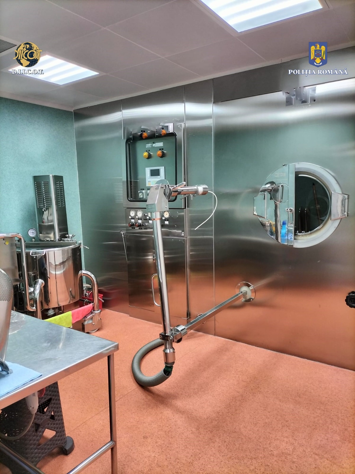 Grupare specializată în producerea de metamfetamină, anihilată. Fost vicepreședinte al Asociației Producătorilor de Medicamente, reținut