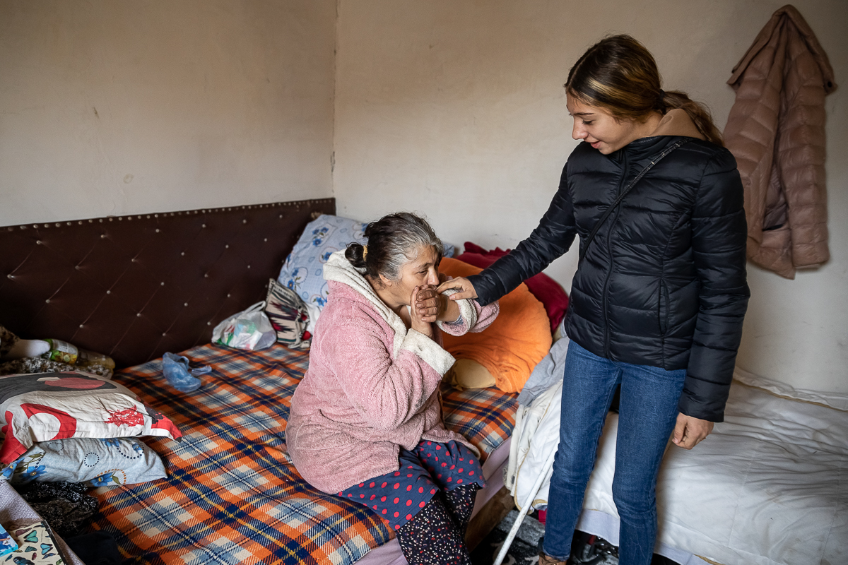 Mesajul Mariei, fata de 14 ani care are grijă de mama ei nevăzătoare, pentru cititorii Libertatea: „Voi avea un Crăciun frumos datorită vouă”