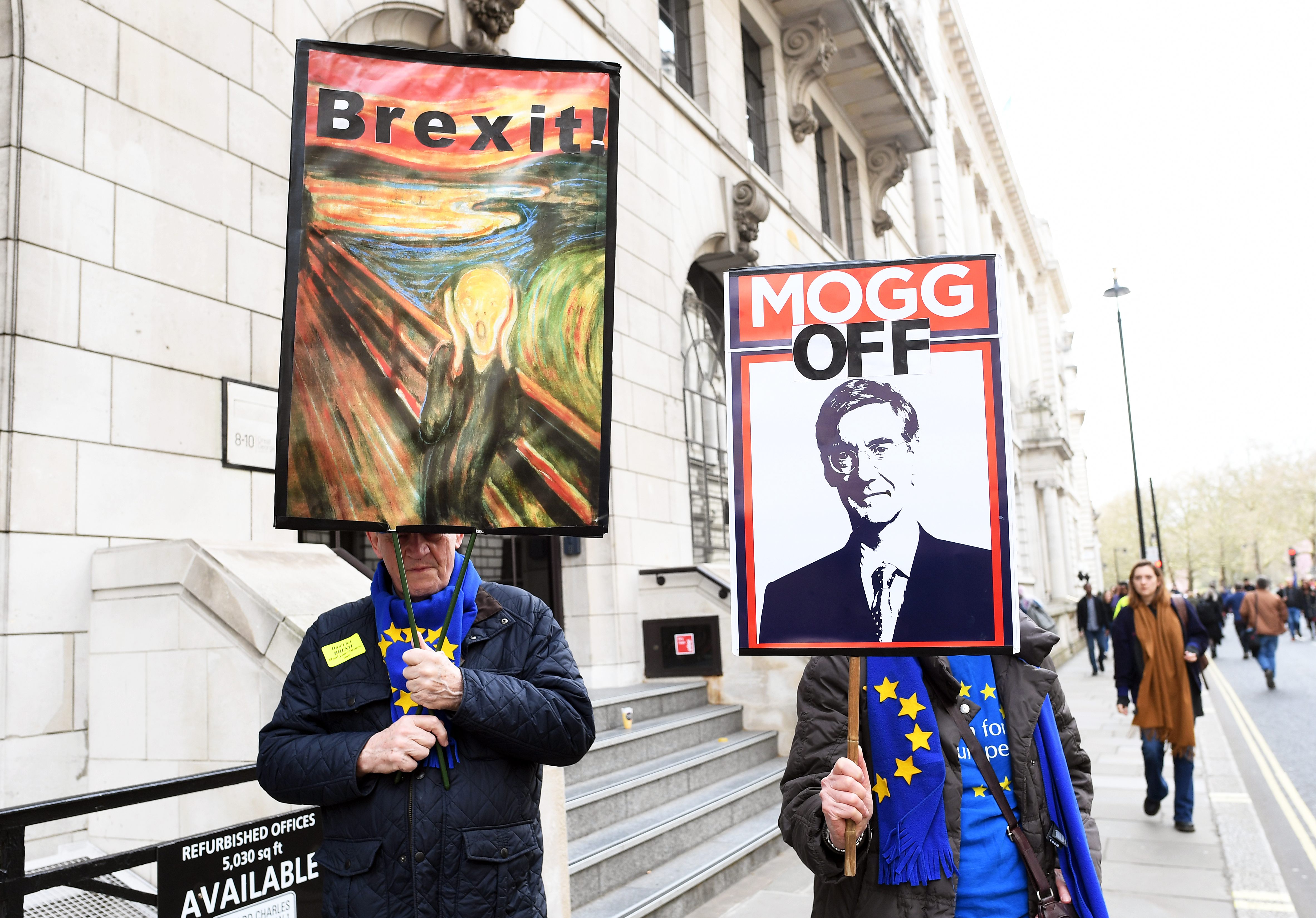 Sute de mii de oameni au protestat la Londra pentru organizarea unui nou referendum pe tema Brexitului (FOTO & VIDEO)