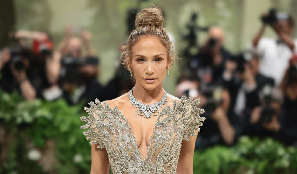 Jennifer Lopez bátran vállalja a testét