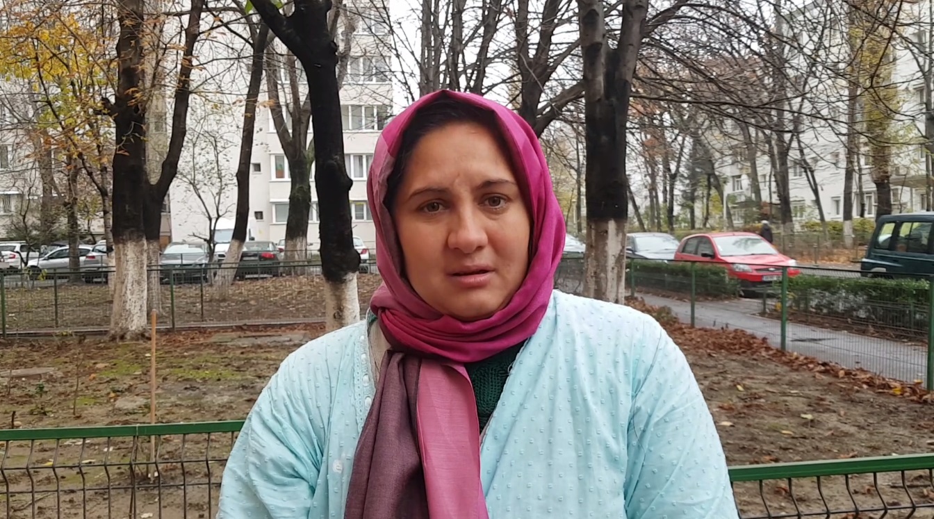 VIDEO / Cerasela din Leordeni, cerșetoarea care cântă imnuri religioase. ”M-ai văzut, m-ai ajutat, Domnul fie lăudat, măi...”